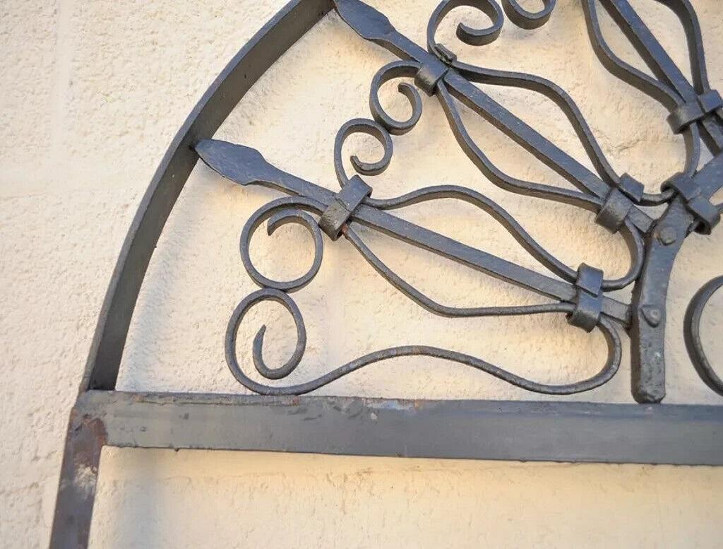 Vintage Arch Top 7,5' pleine longueur miroir cadre de jardin en fer forgé Bon état - En vente à Philadelphia, PA