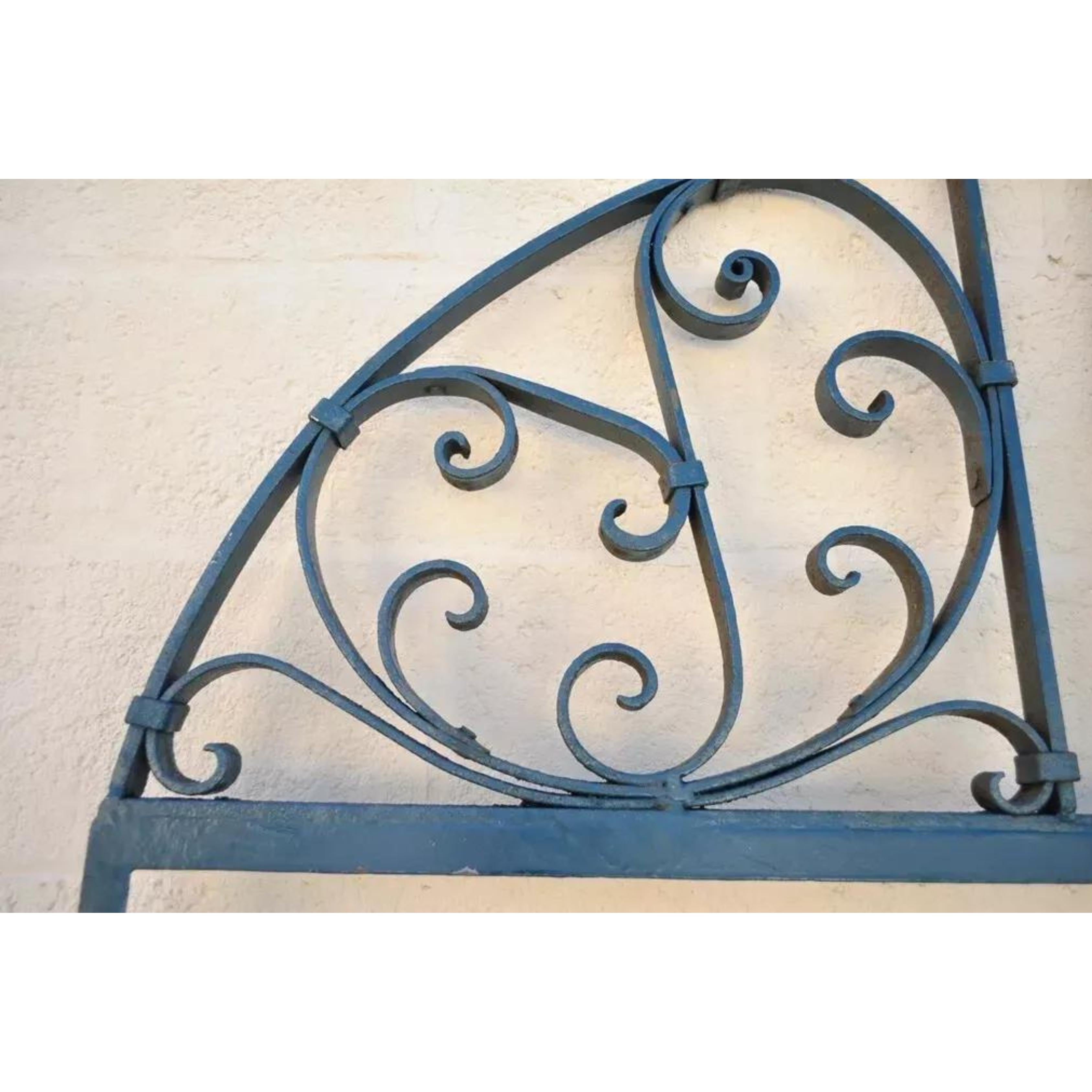 Autre Accessoire de jardin vintage en fer forgé, hauteur d'arc de 90 pouces et longueur totale, cadre miroir en vente