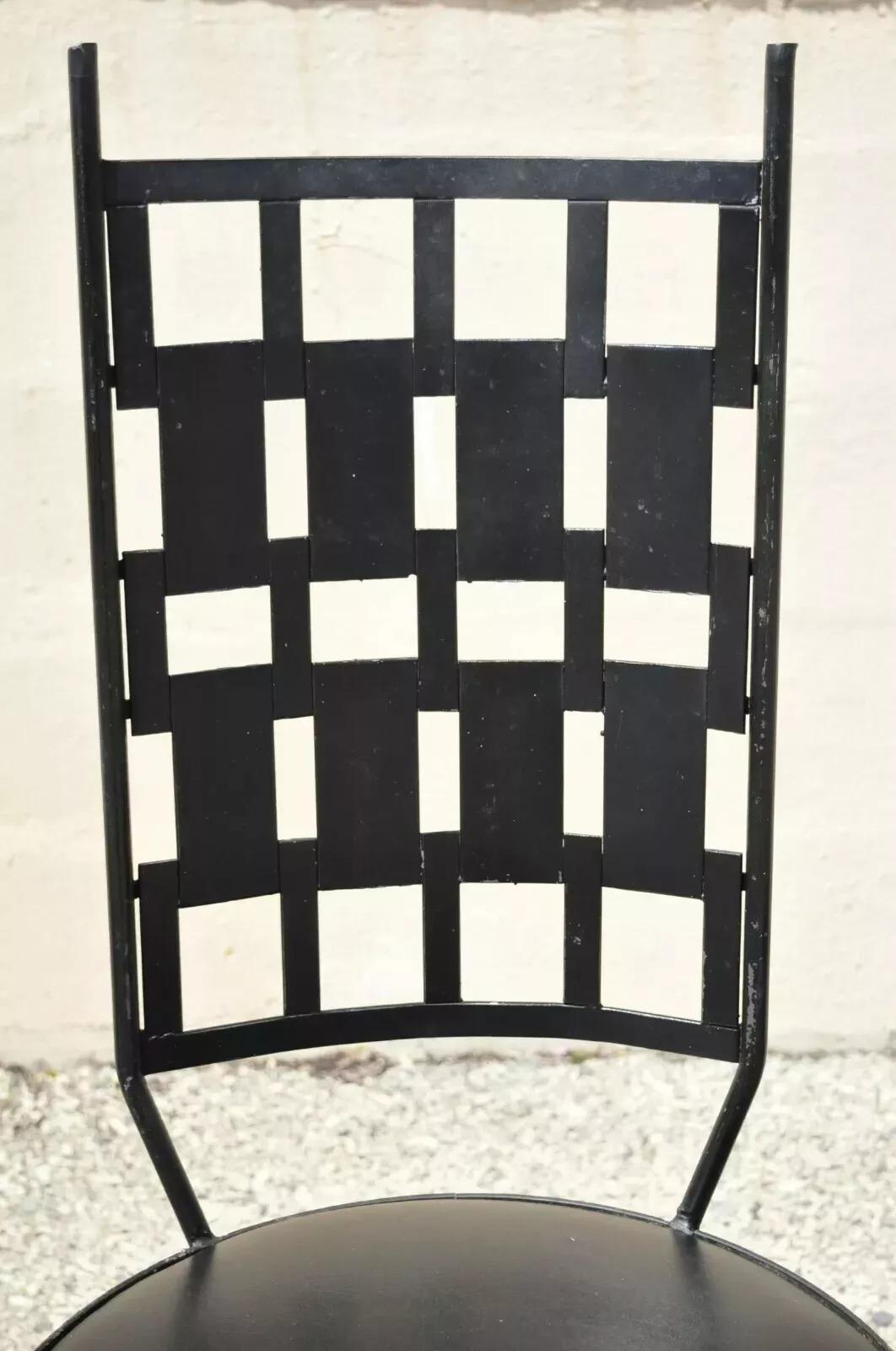 Vintage Wrought Iron Atomic Era Mid Century Modern Dining Chairs - Set of 4 In Good Condition For Sale In Philadelphia, PA