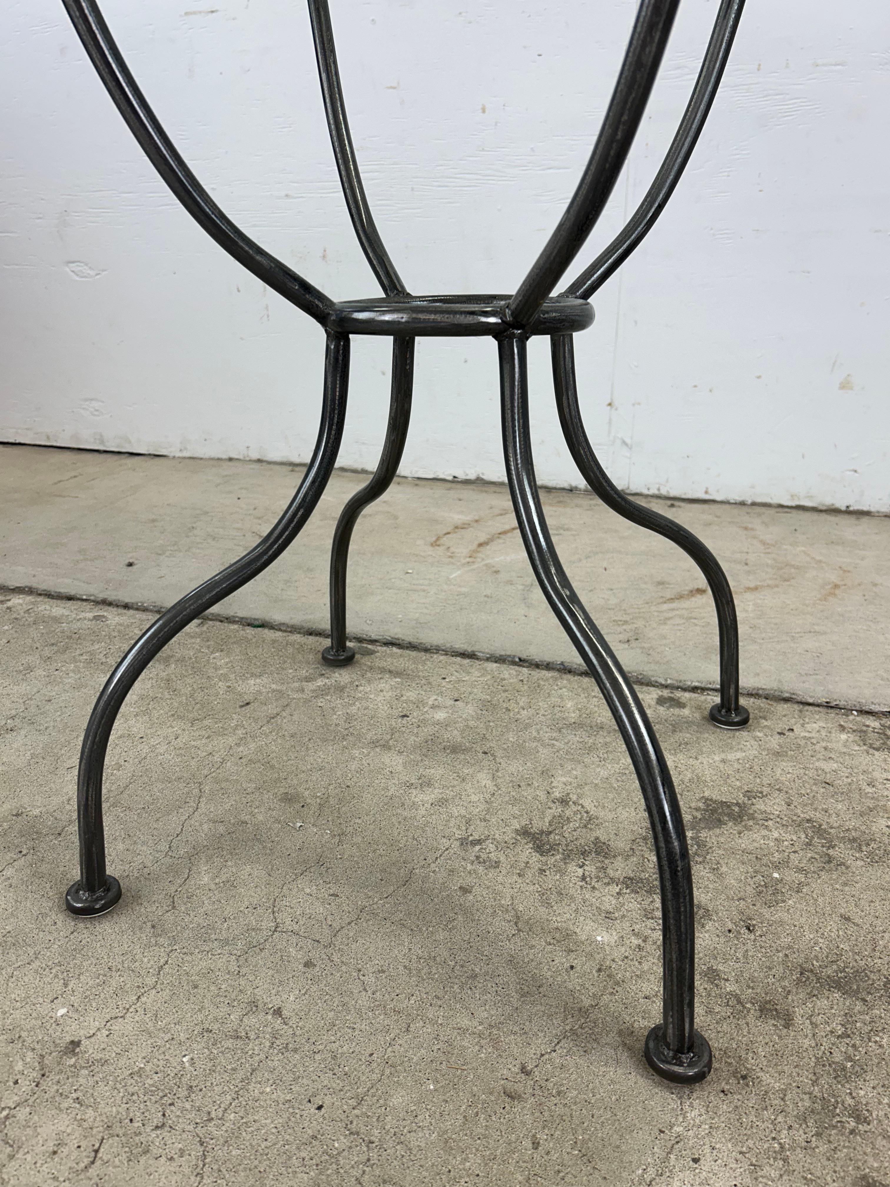 Ensemble bistro vintage avec table et 3 chaises en fer forgé en vente 6