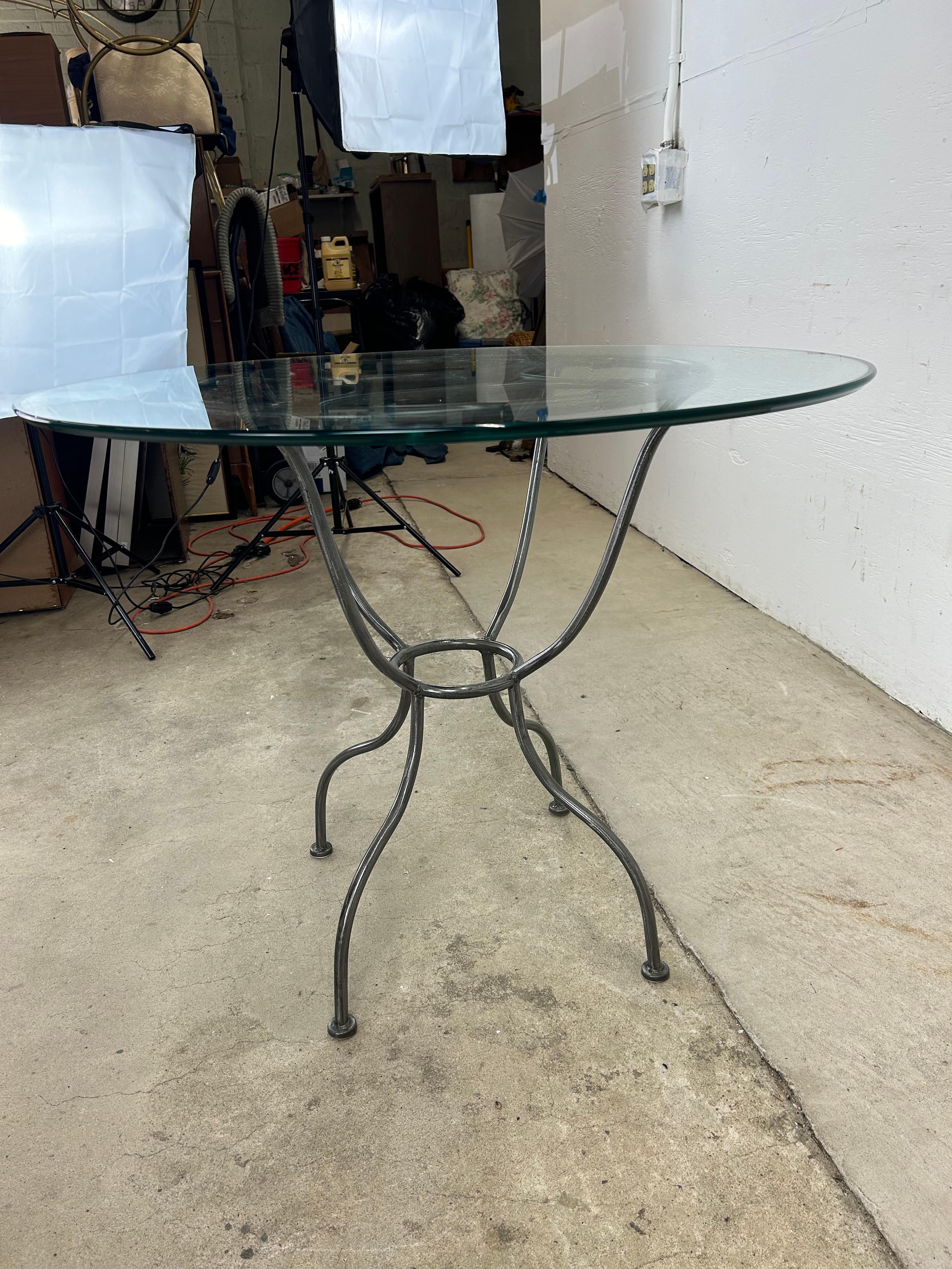 Ensemble bistro vintage avec table et 3 chaises en fer forgé en vente 8