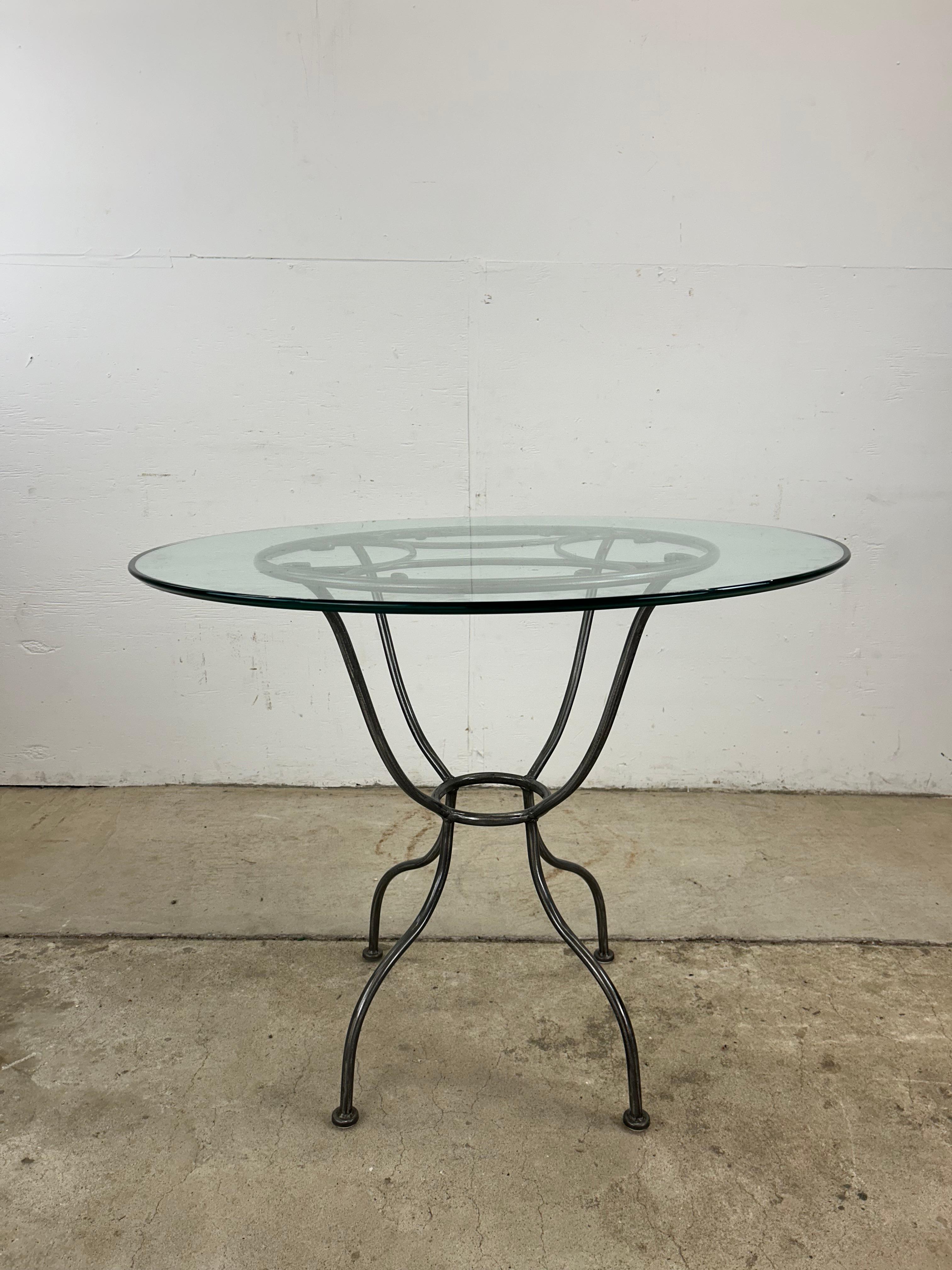 Tissu d'ameublement Ensemble bistro vintage avec table et 3 chaises en fer forgé en vente