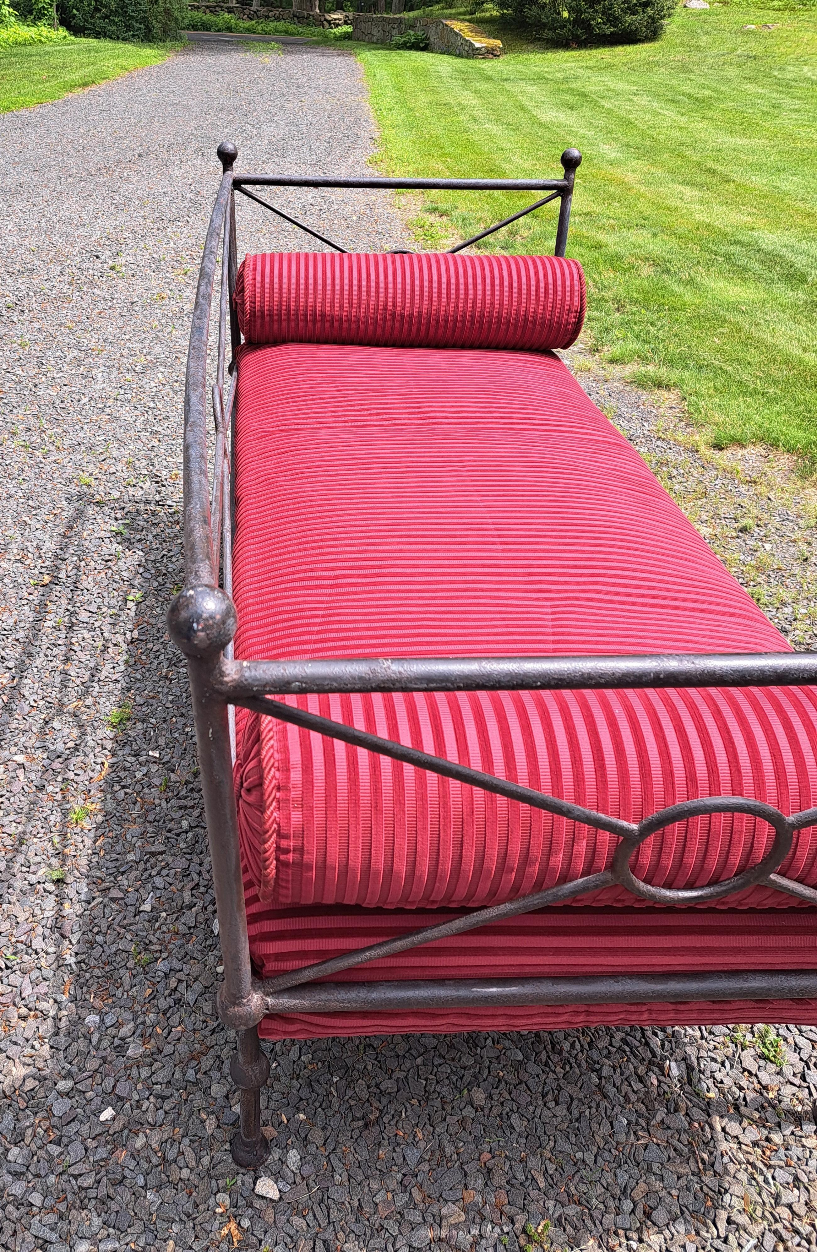 Fin du 20e siècle Lit de jour vintage en fer forgé style néoclassique en vente
