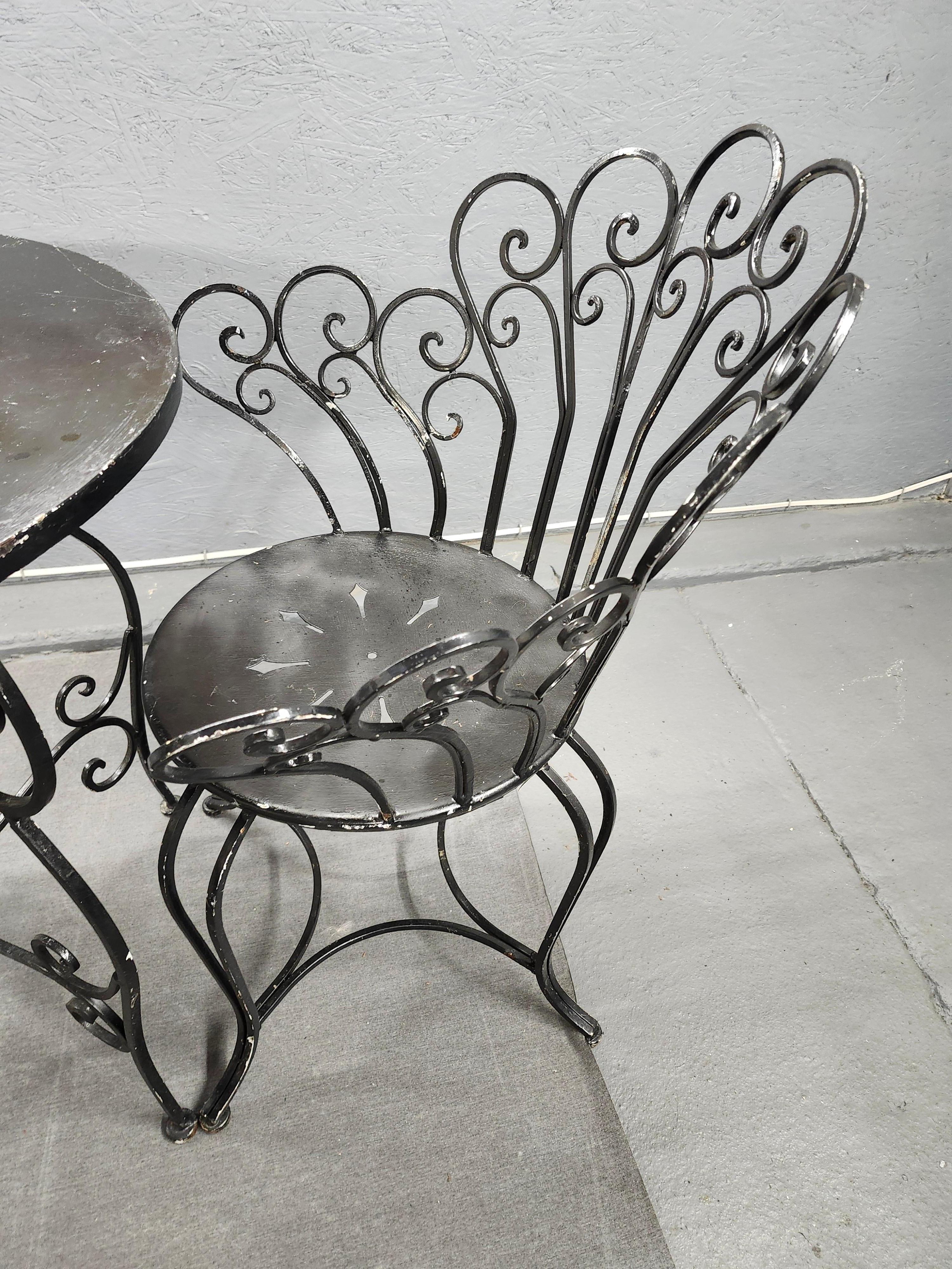 
This is a beautiful set of vintage patio chairs and bistro table by Dorothyy Draper, a renowned brand in outdoor furniture. The set includes a pair of  chairs with peacock style backs and filagree table. Am excellent choice for any patio, balcony,