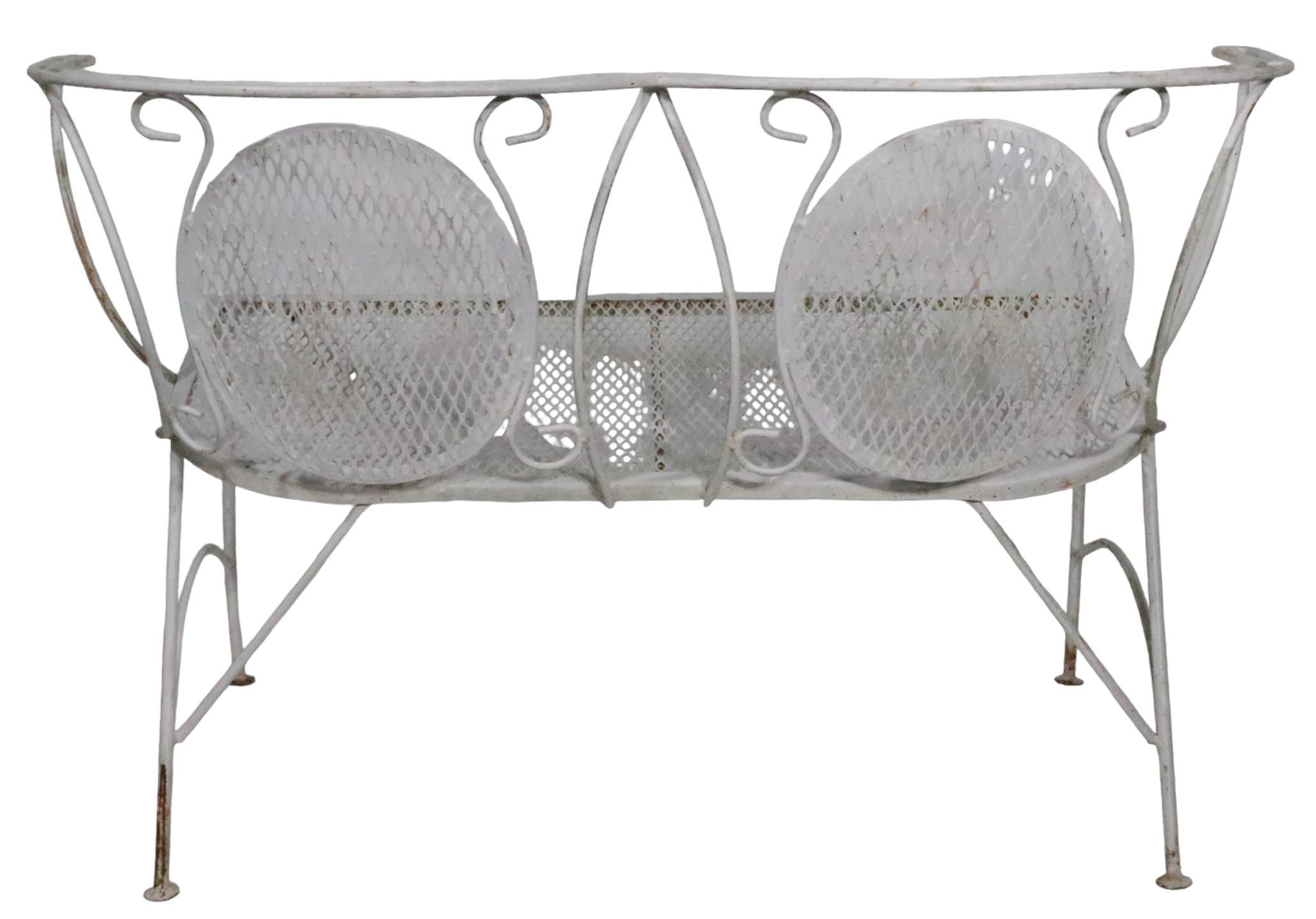 Vintage Wrought Iron Garden Patio Poolside Bench Att. to Woodard In Good Condition For Sale In New York, NY