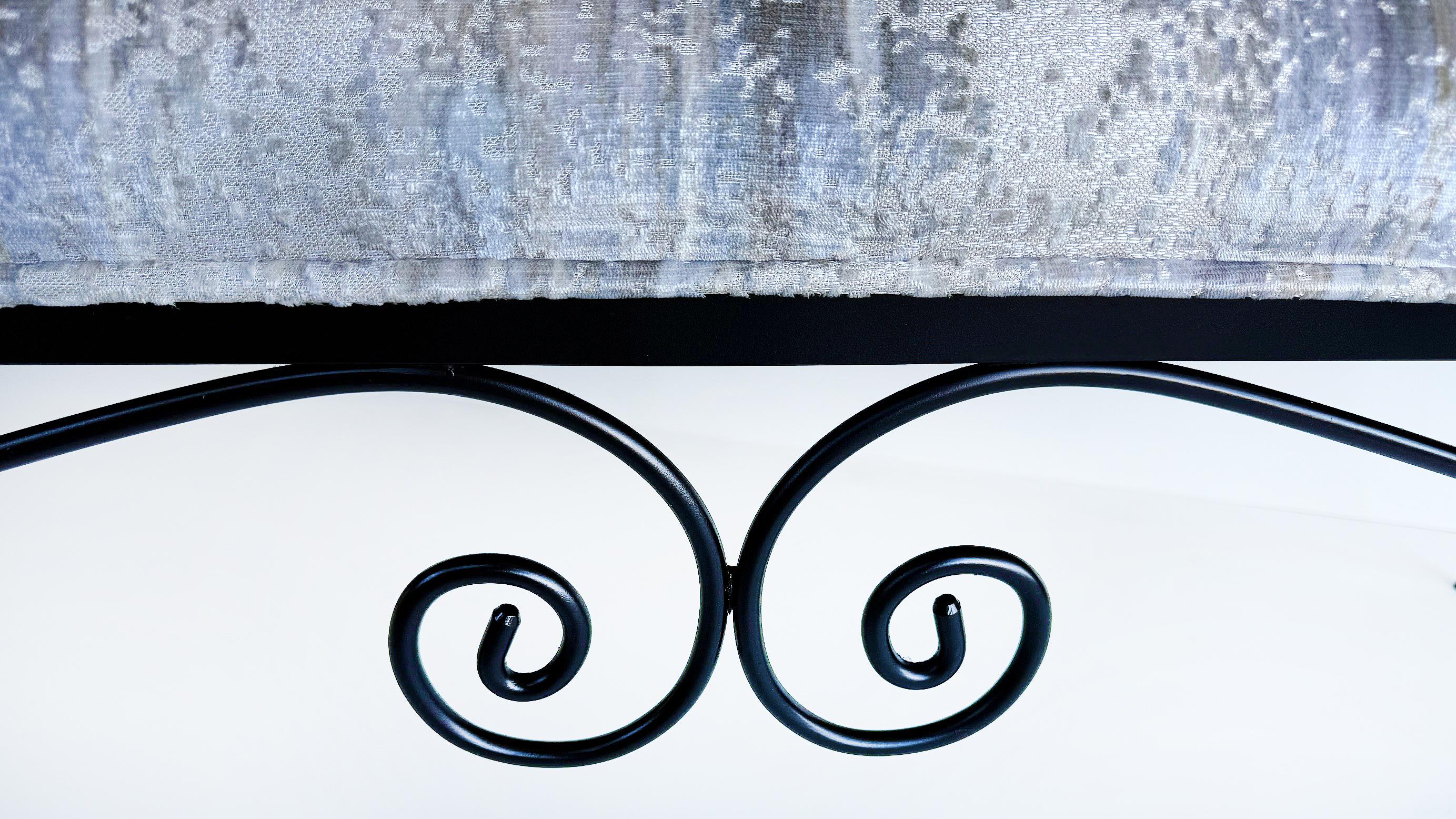 Panchina Hollywood Regency in ferro battuto d'epoca, con rifiniture a sfera d'argento in vendita 1