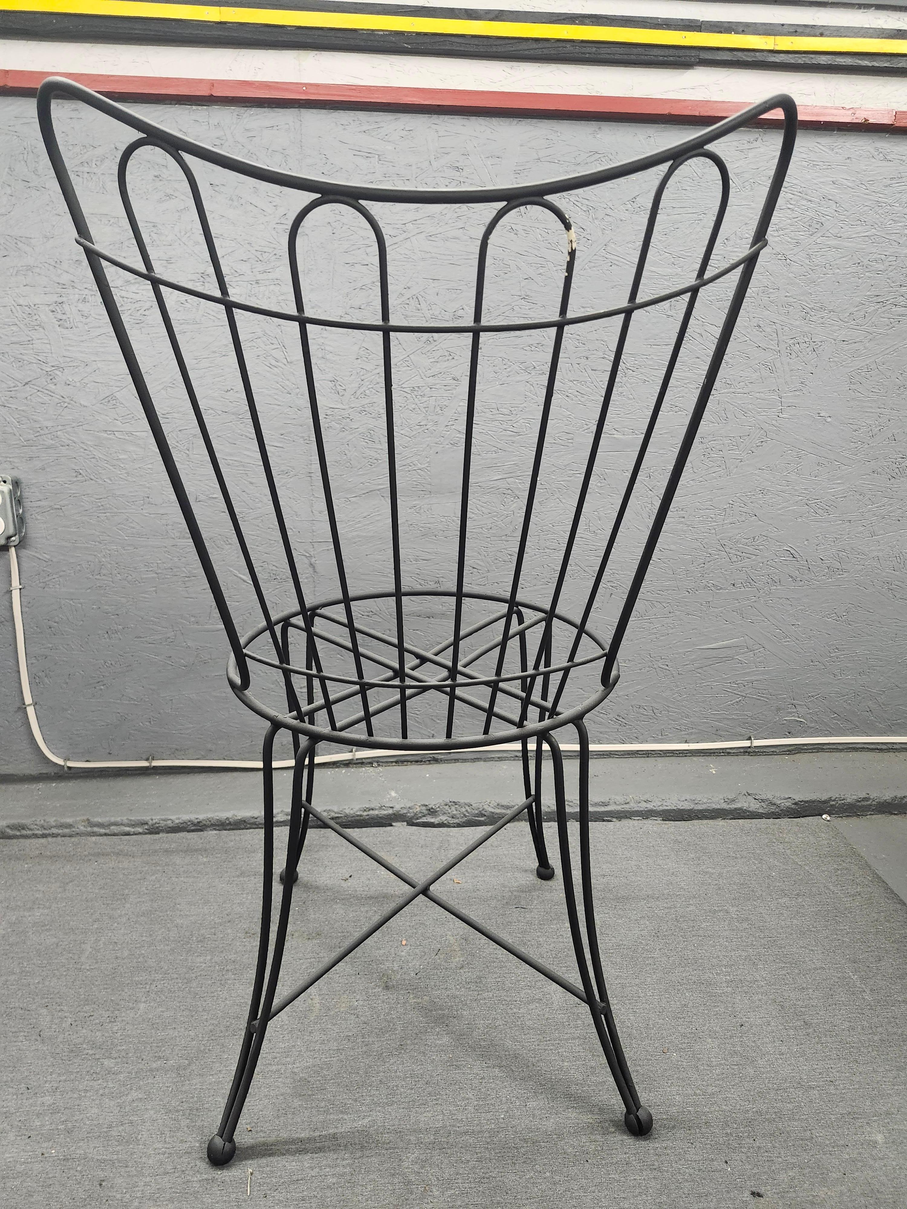 Vintage Wrought Iron Homecrest Patio Chairs-A set of 6 For Sale 3