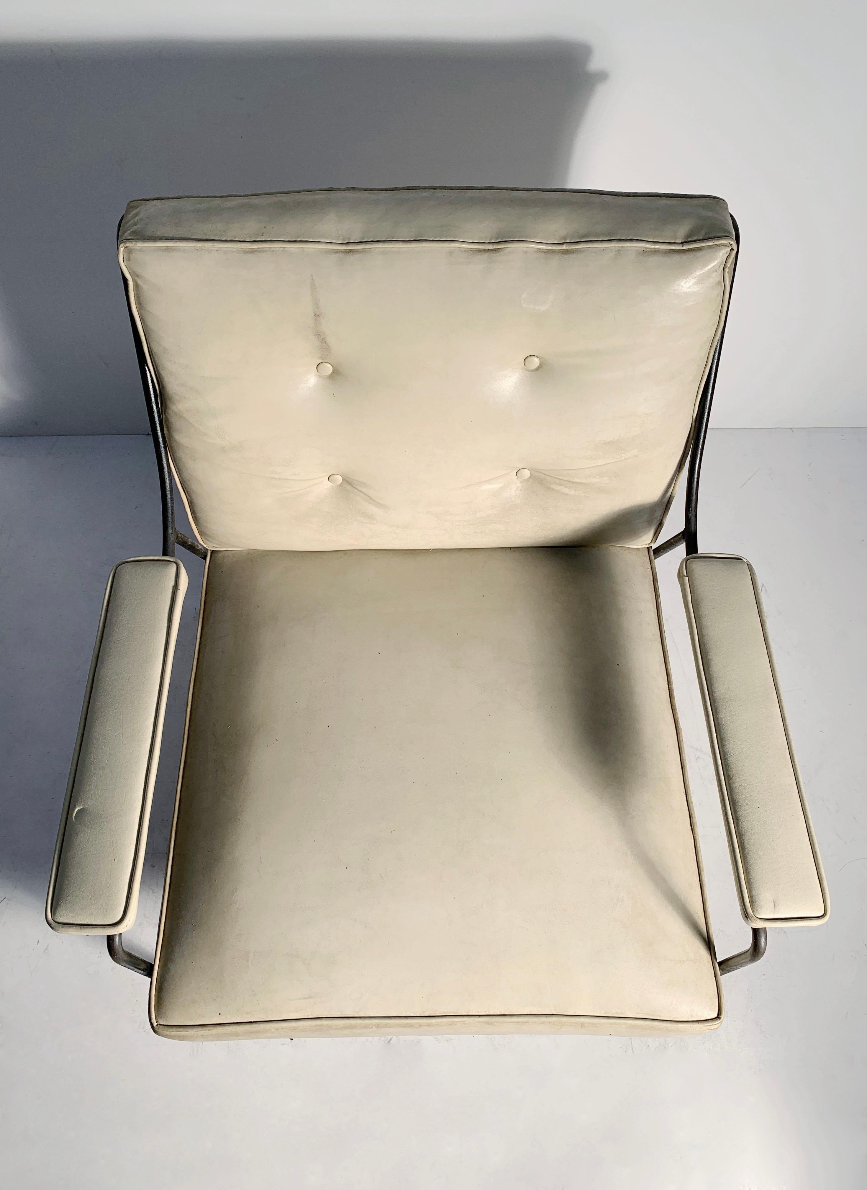 Eleganter schmiedeeiserner Loungesessel von Milo Baughman im Zustand „Gut“ im Angebot in Chicago, IL