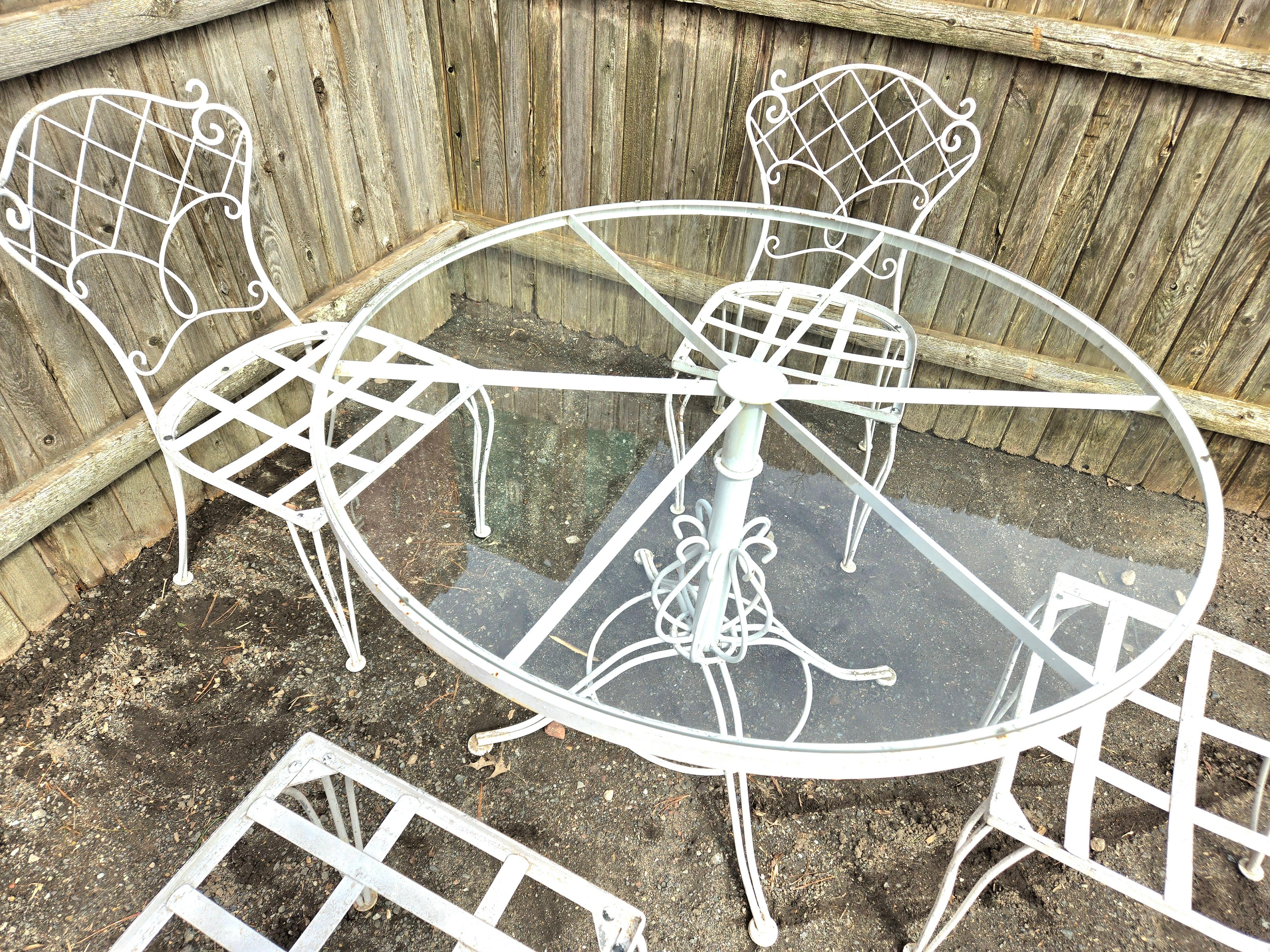 Vintage Wrought Iron Outdoor Patio Dining Set In Good Condition For Sale In Cumberland, RI