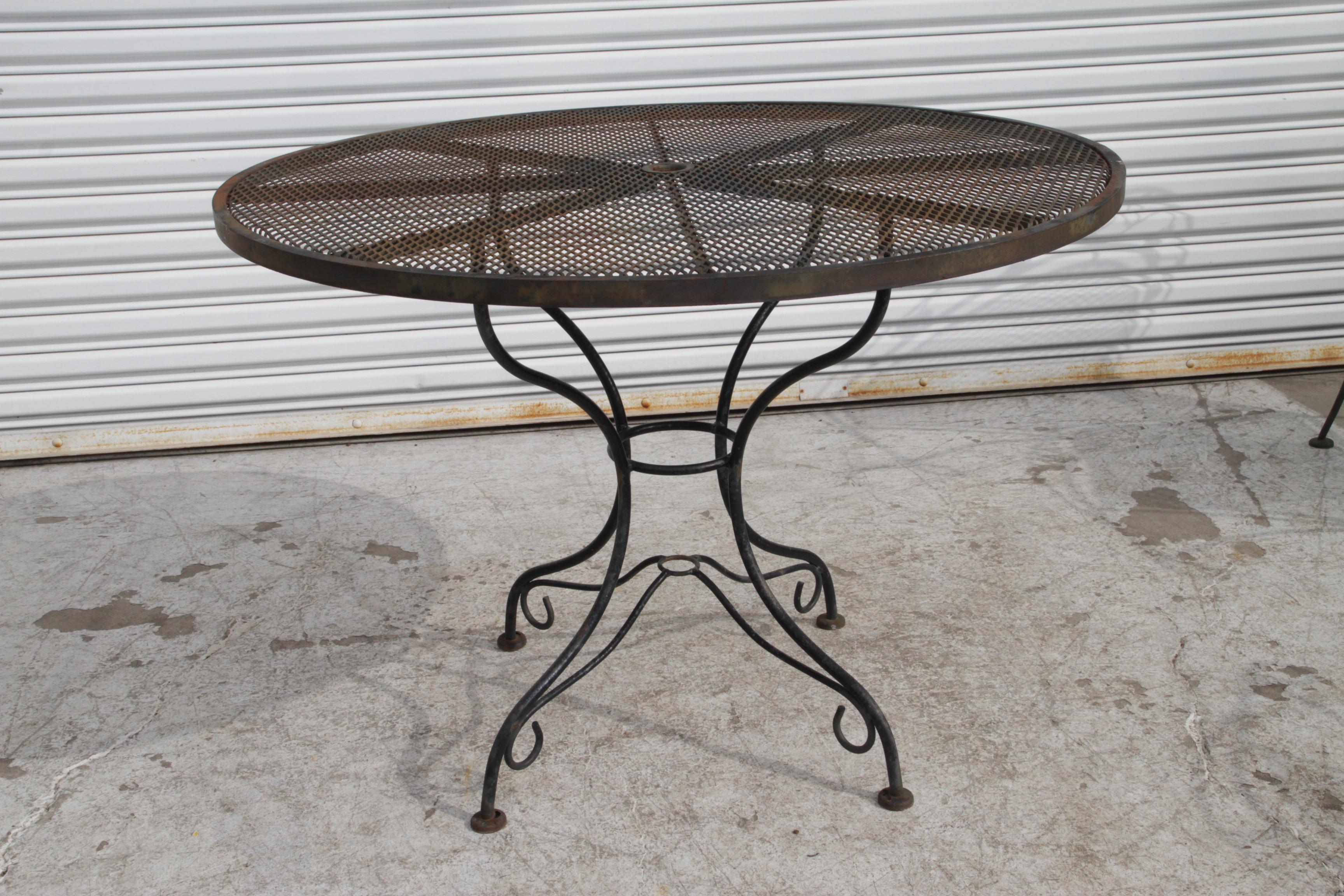 French Provincial Vintage Salterini Wrought Iron Outdoor Patio Dining Set For Sale