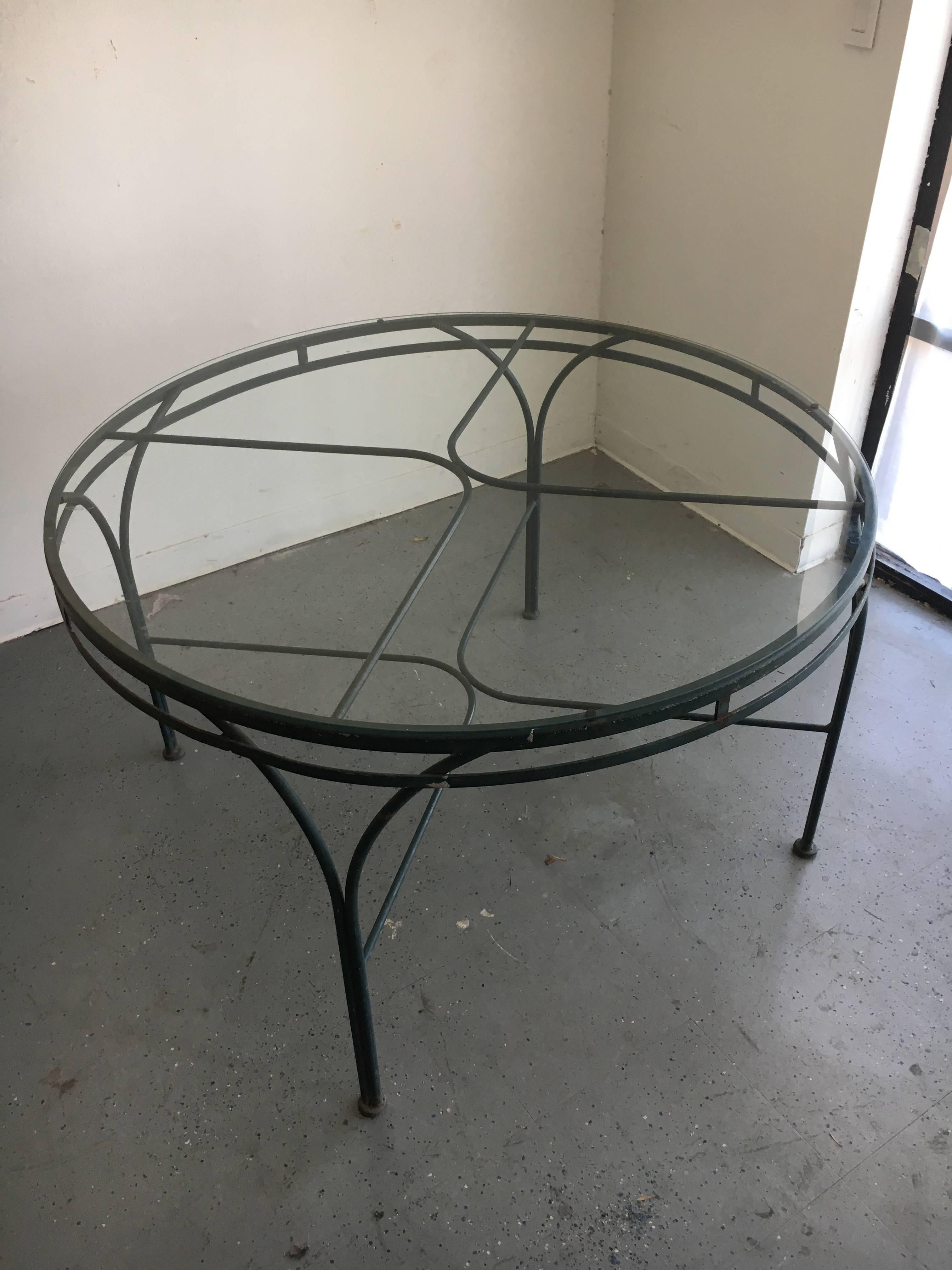 Vintage Wrought Iron Outdoor Patio Dining Set with Four Chairs In Good Condition In Los Angeles, CA