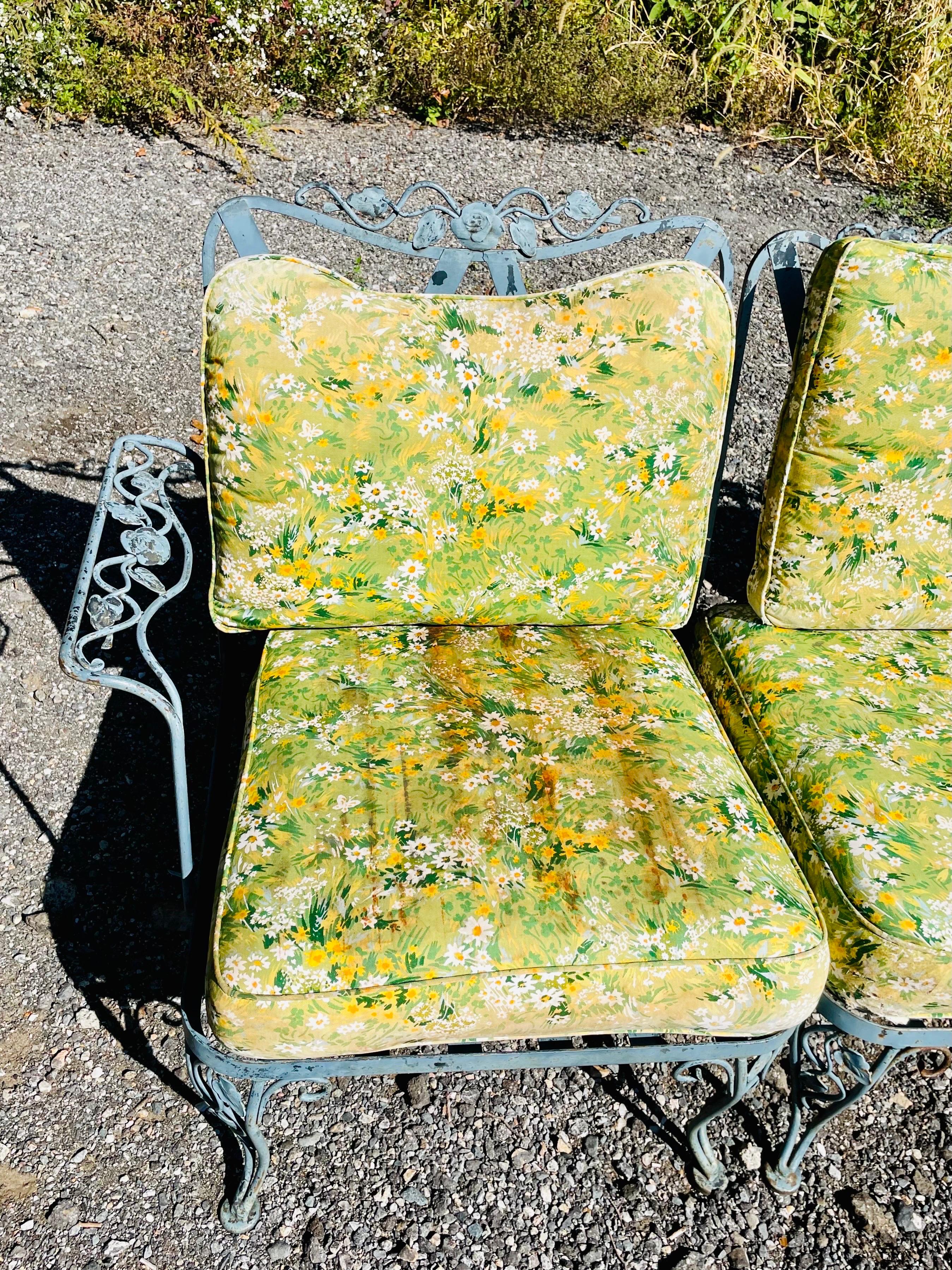 Vintage Schmiedeeisen Outdoor Sofa
 im Zustand „Gut“ im Angebot in Cumberland, RI