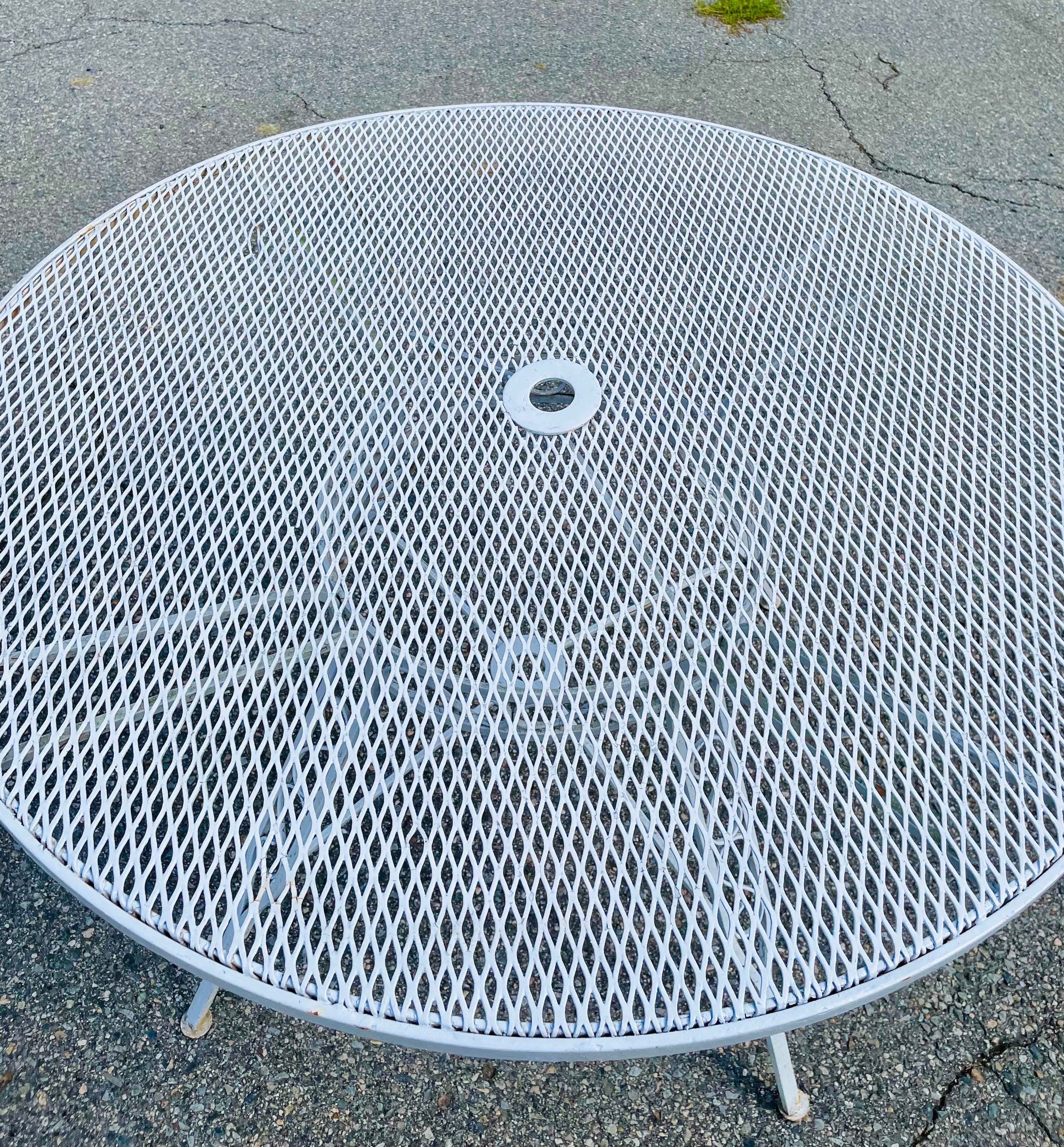 mesh dining table
