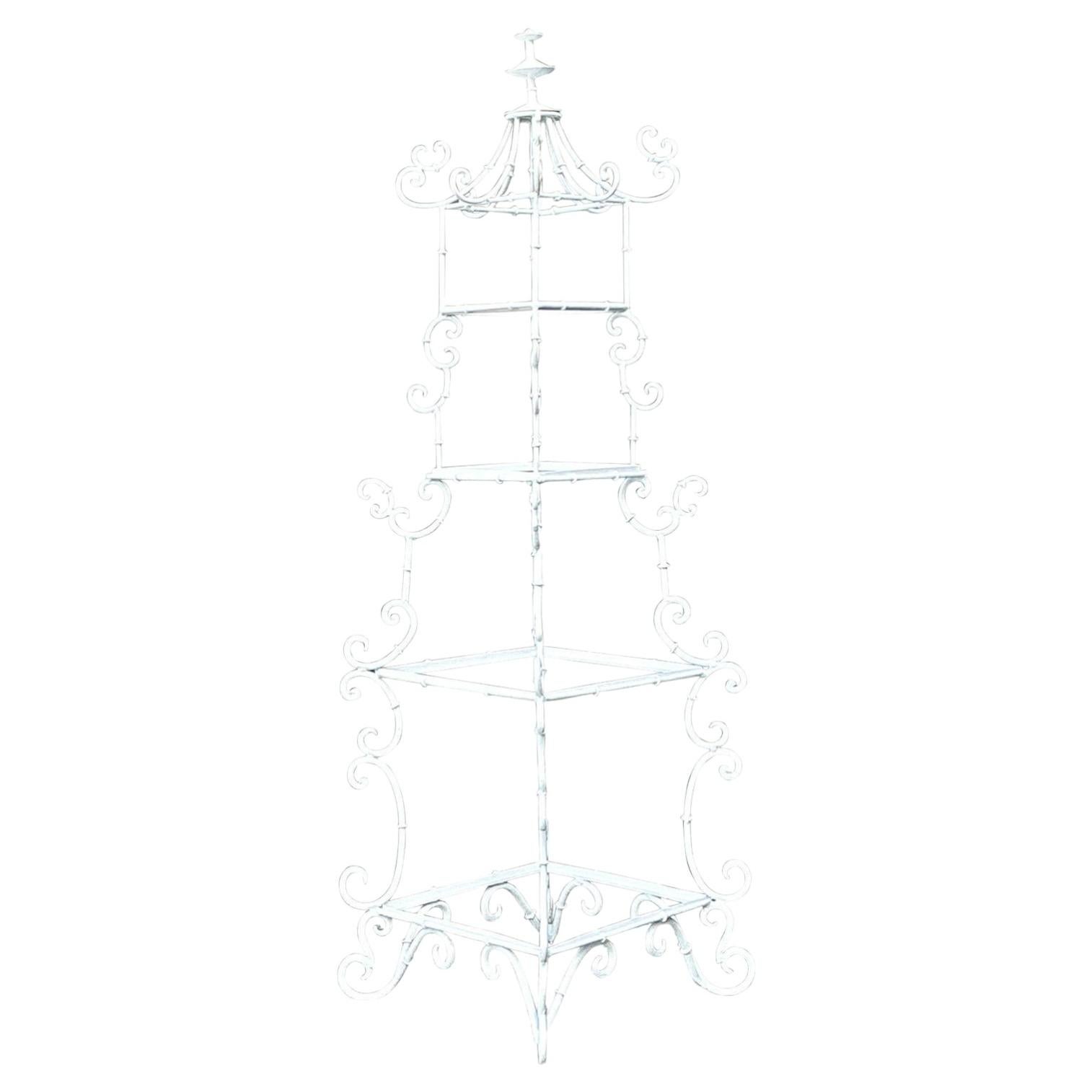 Etagère Pagode en fer forgé vintage en vente