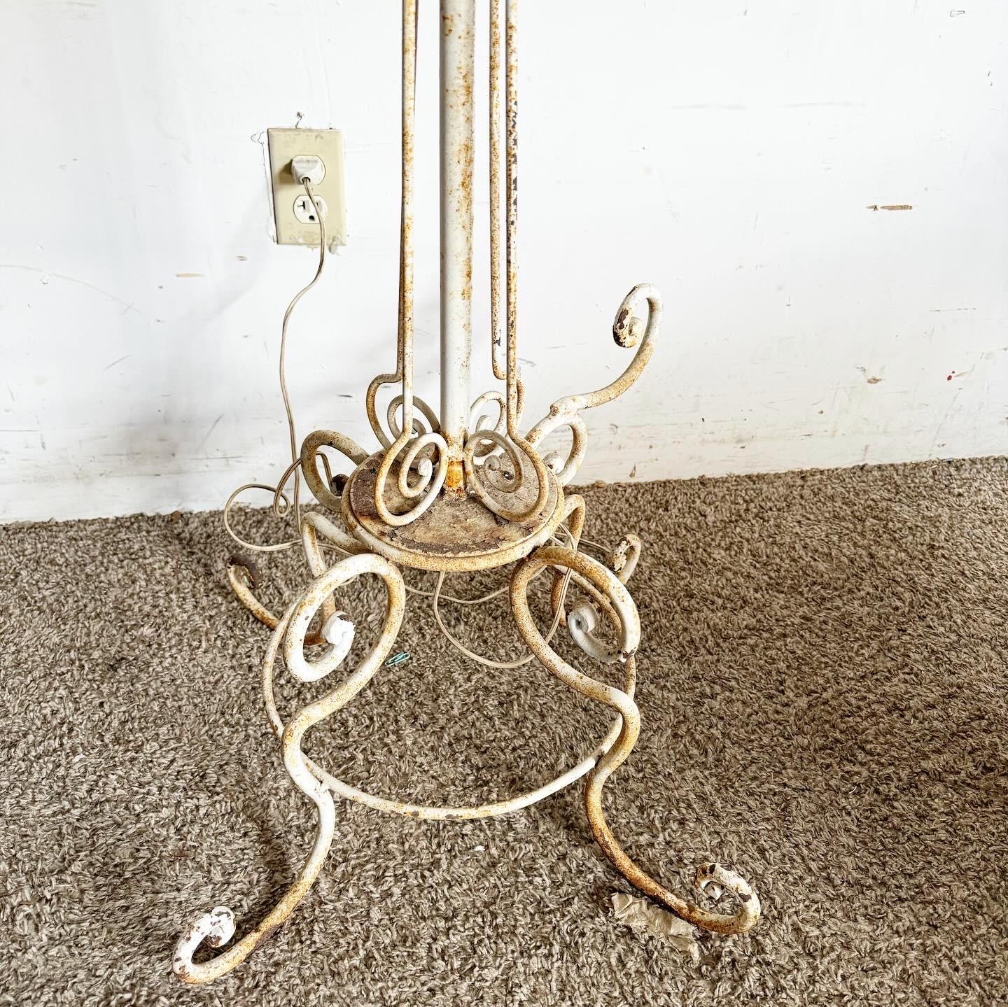 Vintage Wrought Iron Painted White Floor Lamp In Good Condition For Sale In Delray Beach, FL