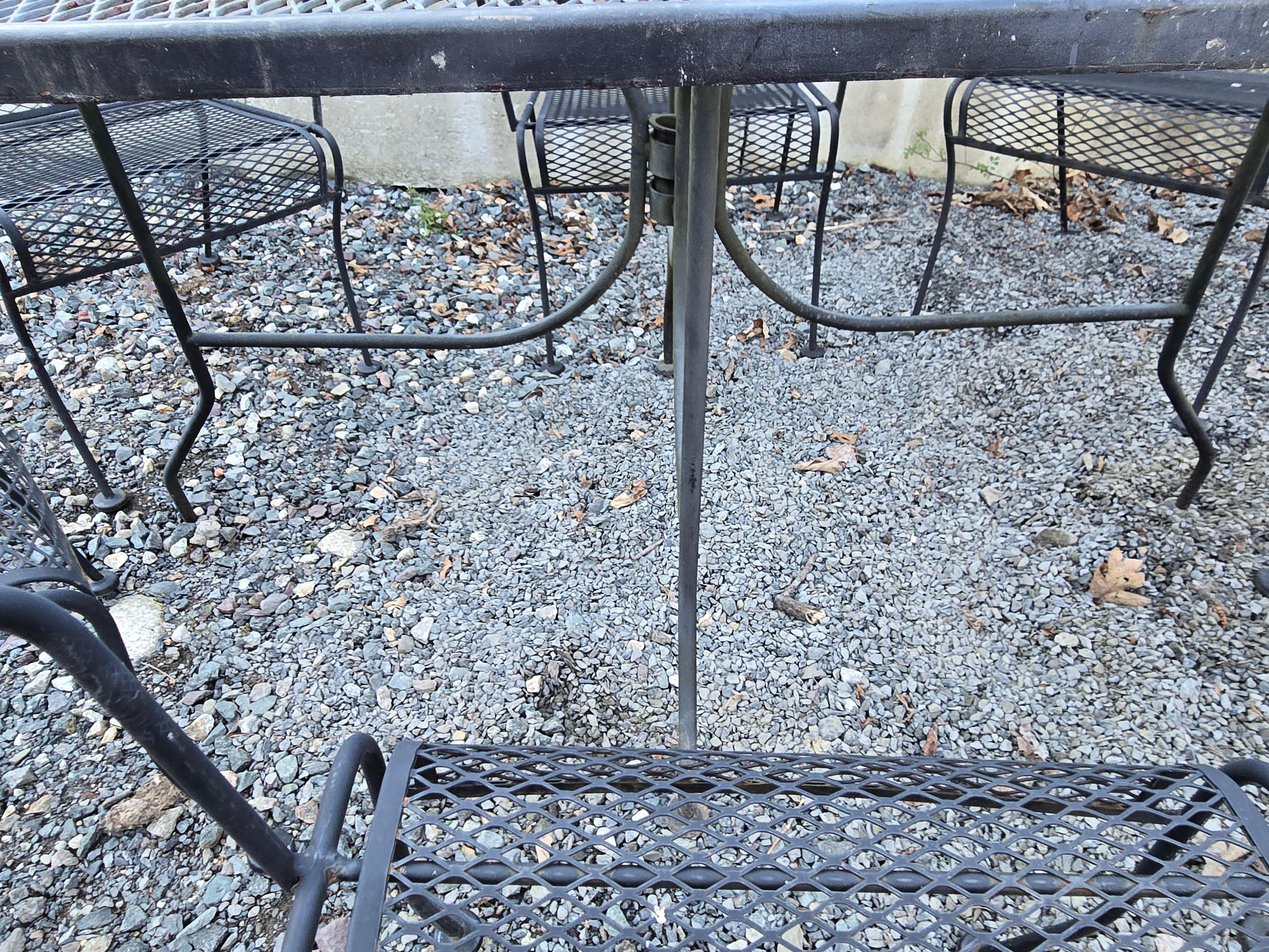 Vintage Wrought Iron Patio Chairs A Set of 6 In Good Condition For Sale In Cumberland, RI