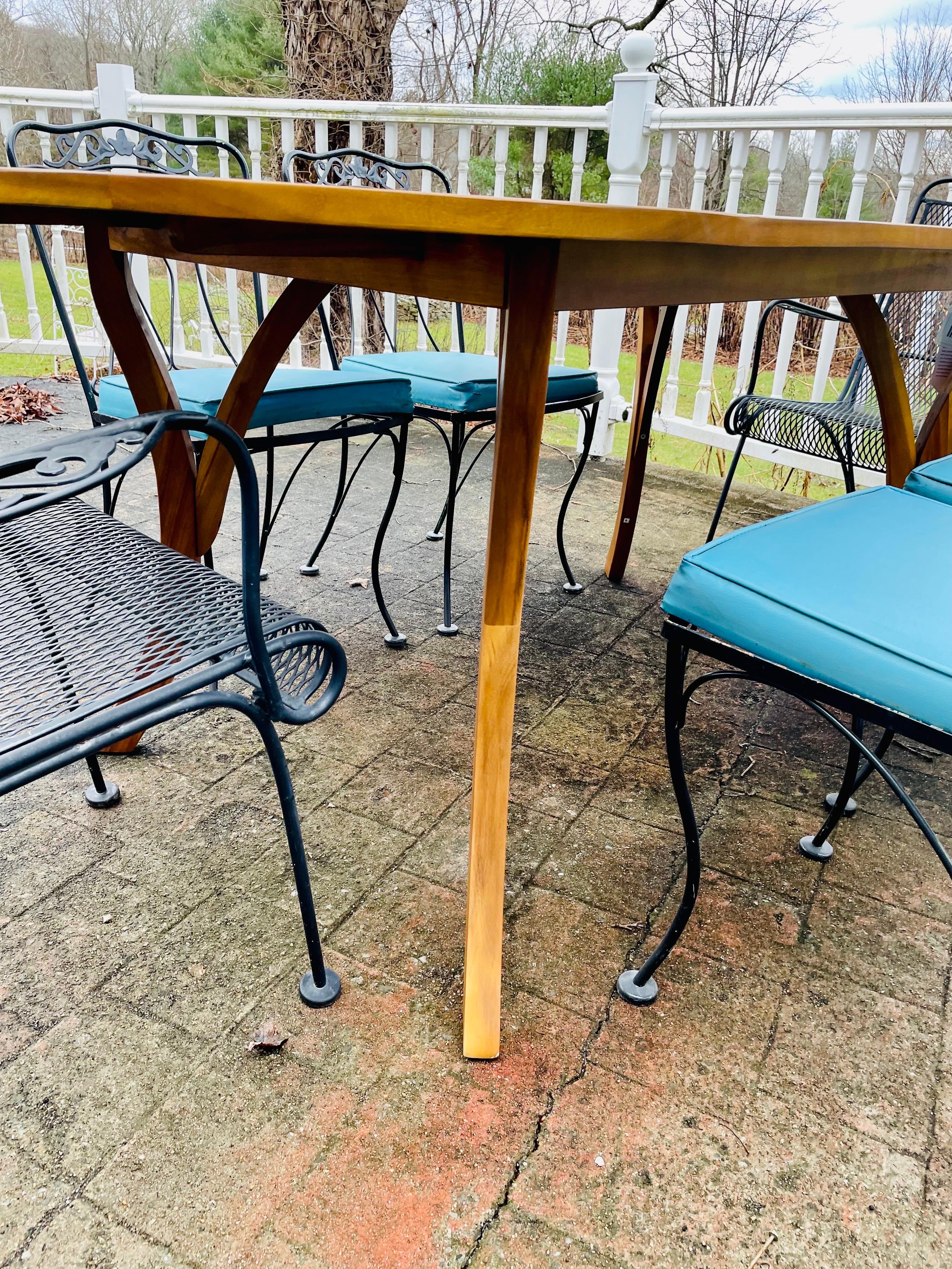Fauteuils de patio en fer forgé vintage avec table en teck en vente 6