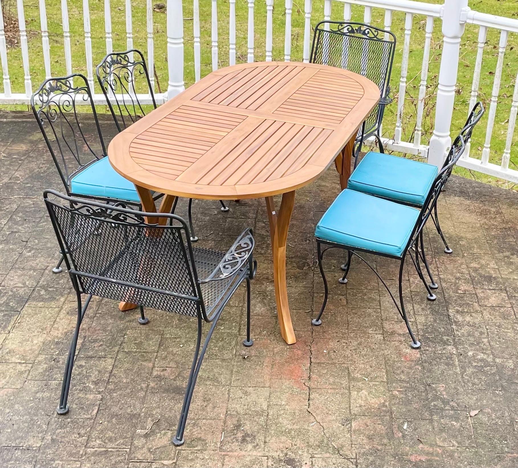 Fauteuils de patio en fer forgé vintage avec table en teck en vente 8