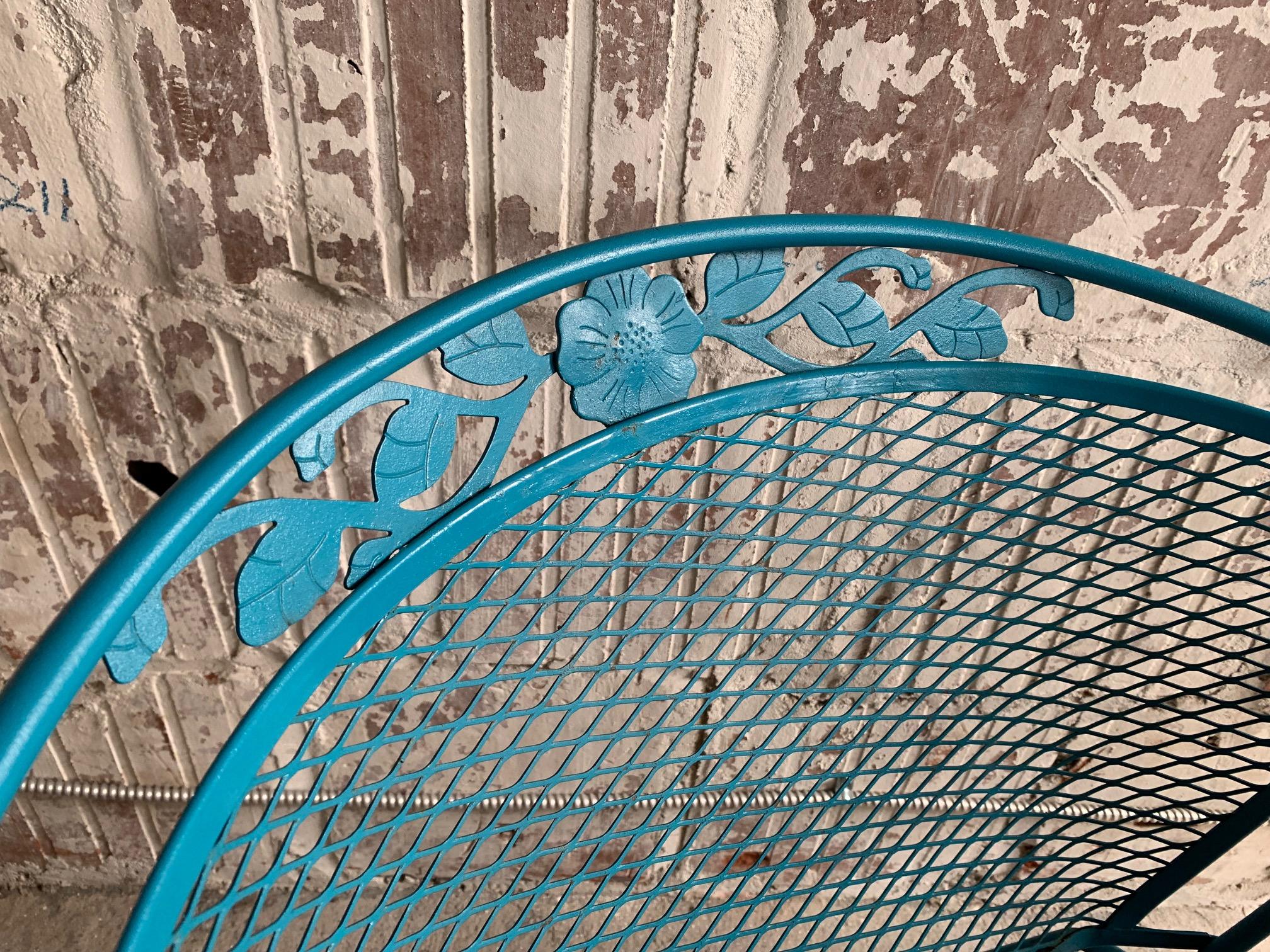 Vintage Wrought Iron Patio Set in the Manner of Russell Woodard In Good Condition For Sale In Jacksonville, FL