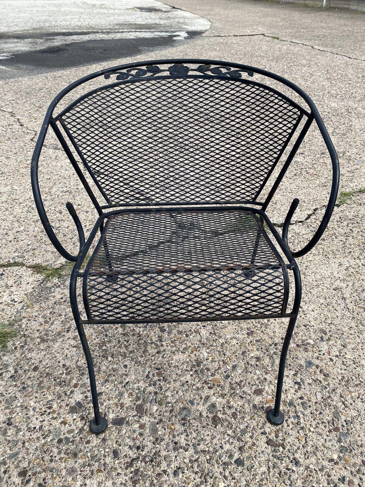 Vintage Wrought Iron Scroll Arm Garden Patio Dining Set 4 Chairs, 5pc Set In Good Condition In Philadelphia, PA