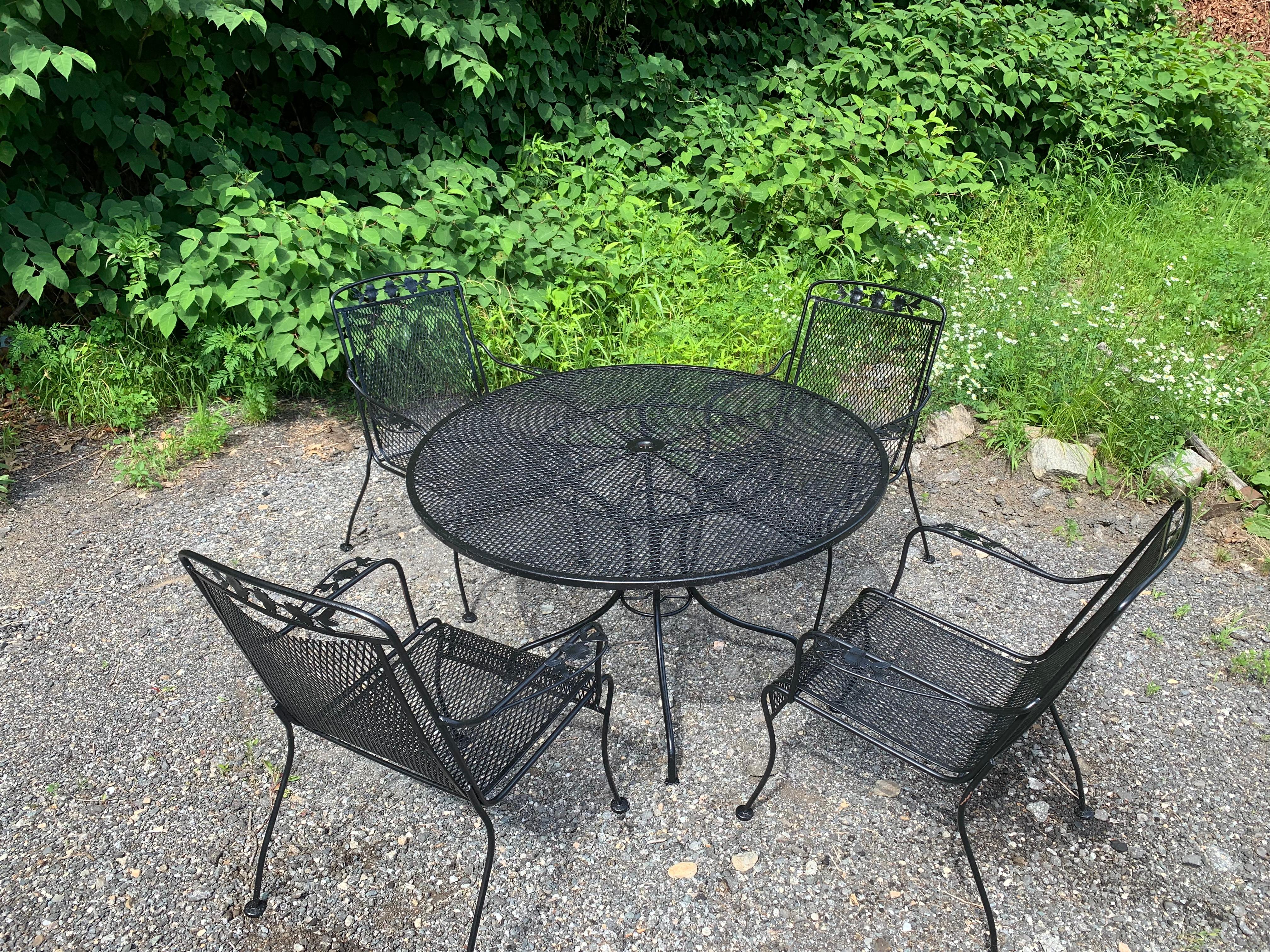 Vintage Wrought Iron Seating, Set of 4 Chairs and Table For Sale 1