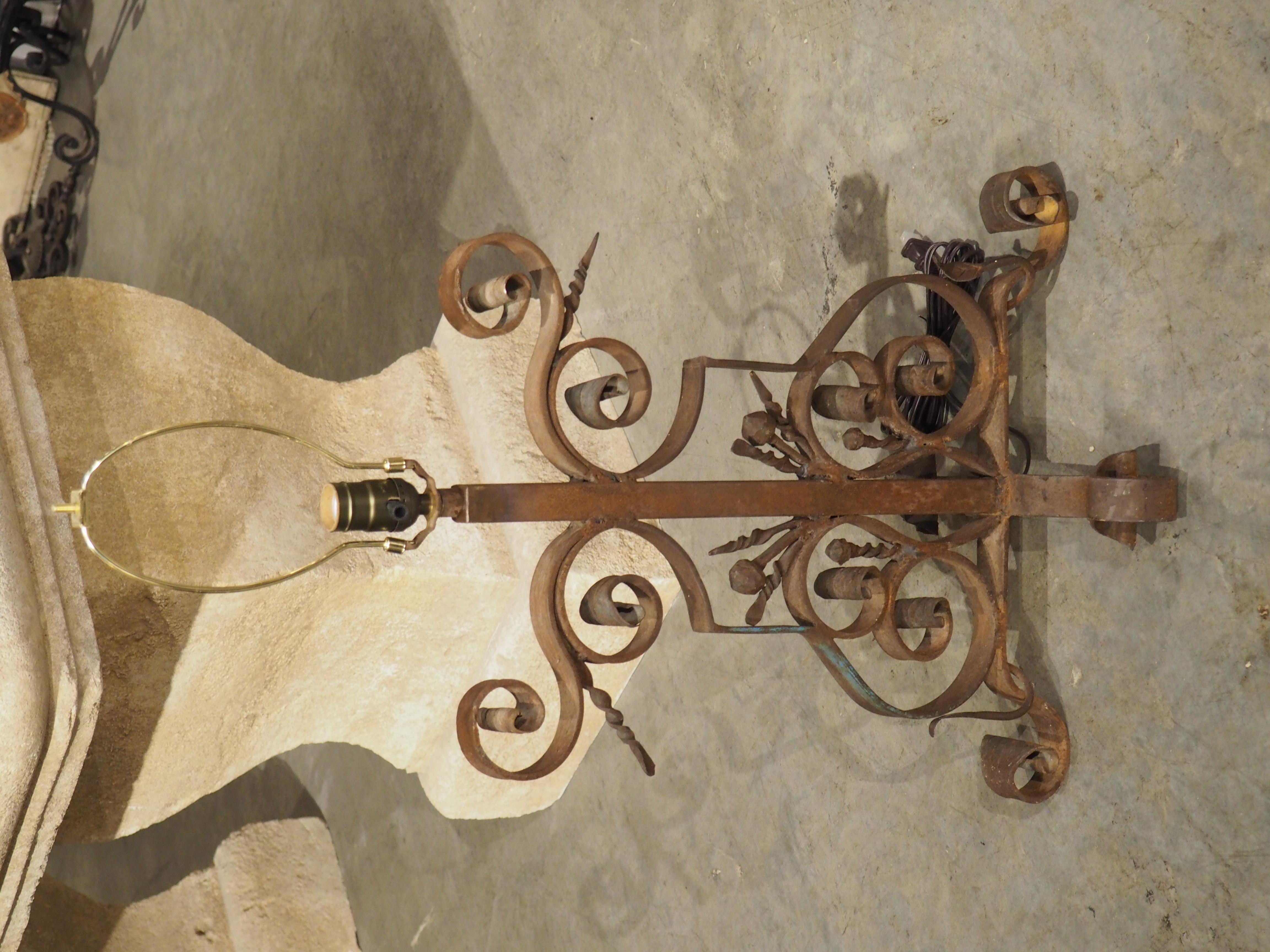 Lampe de table vintage en fer forgé avec abat-jour en lin en vente 12