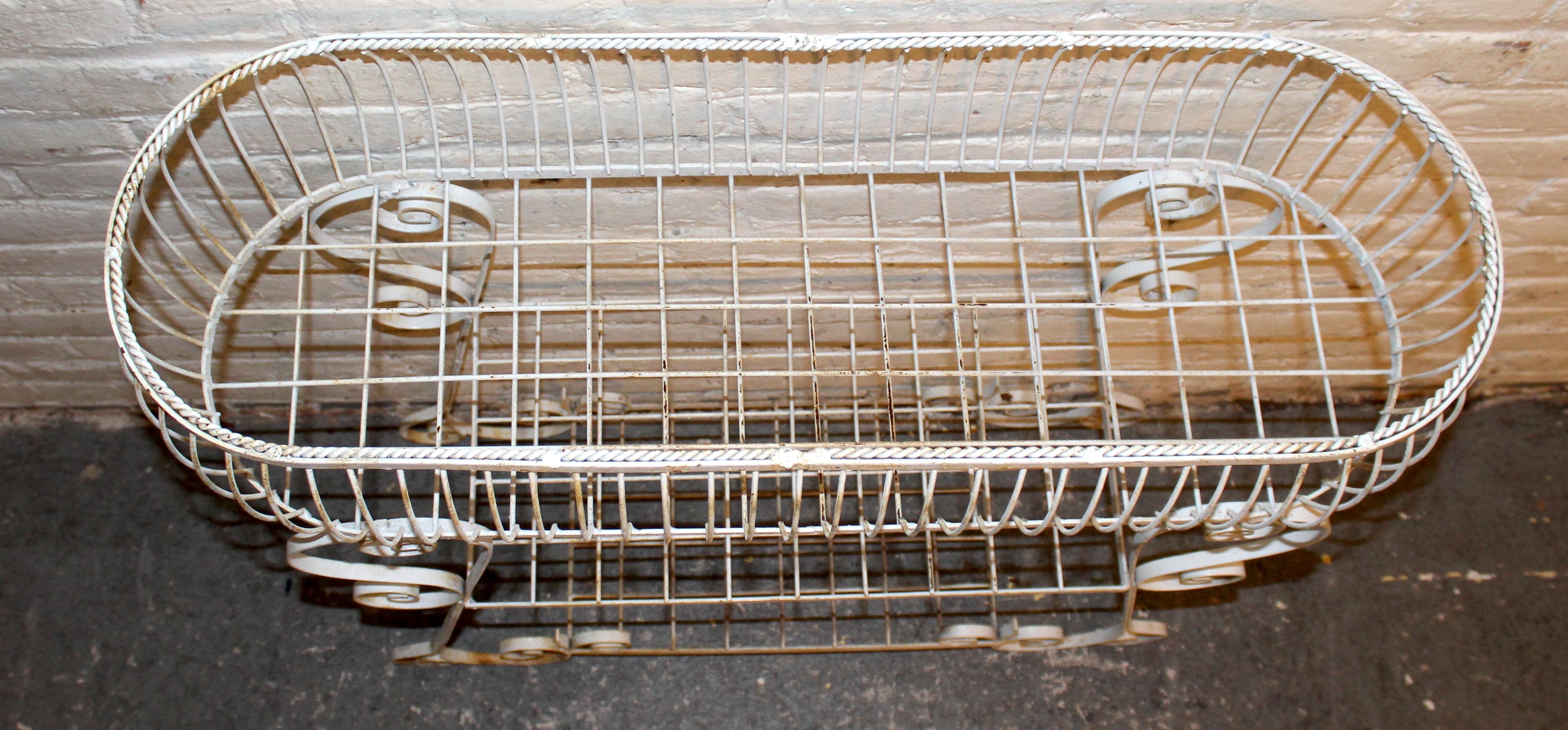 Vintage Wrought Iron Three-Tiered Plant Stand In Good Condition For Sale In Brooklyn, NY