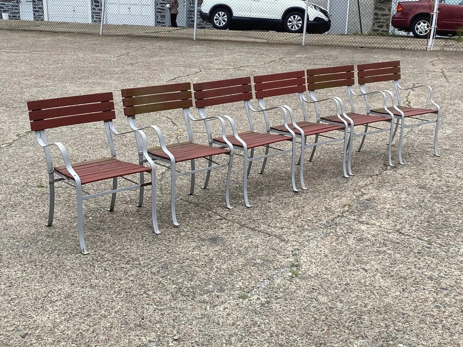 Sedie vintage in ferro battuto con doghe in legno in stile francese per il giardino e il patio all'aperto - una coppia in vendita 5