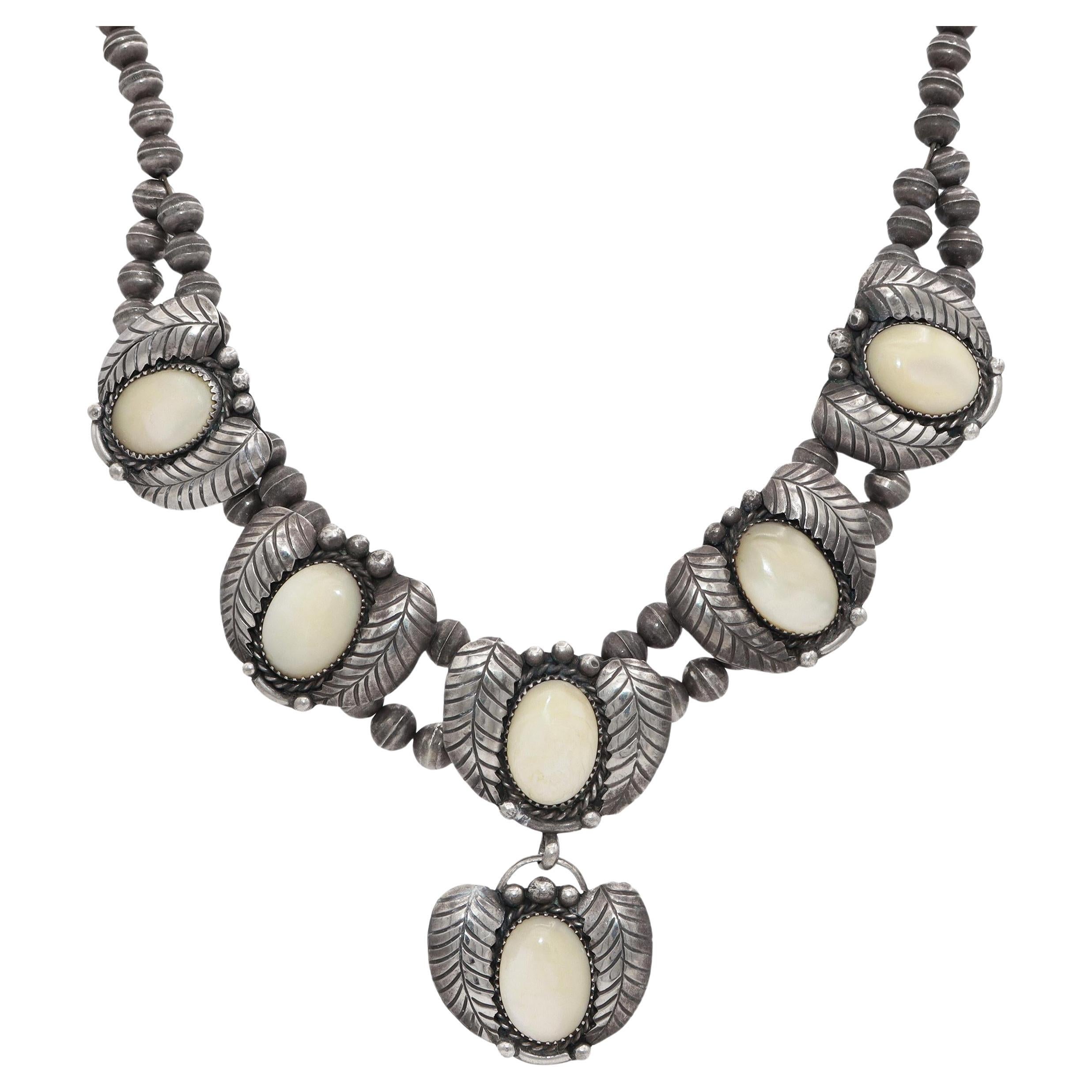 Vintage WS Signed Southwest Sterling Silver Mother of Pearl Statement Necklace en venta