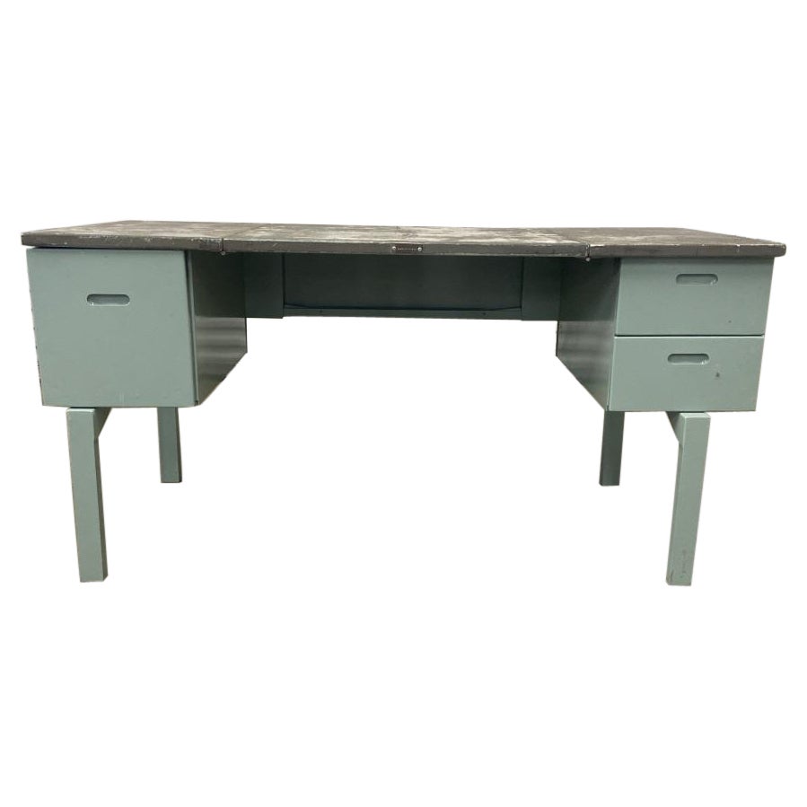 Vintage WWII Folding Military Feld Schreibtisch im Angebot