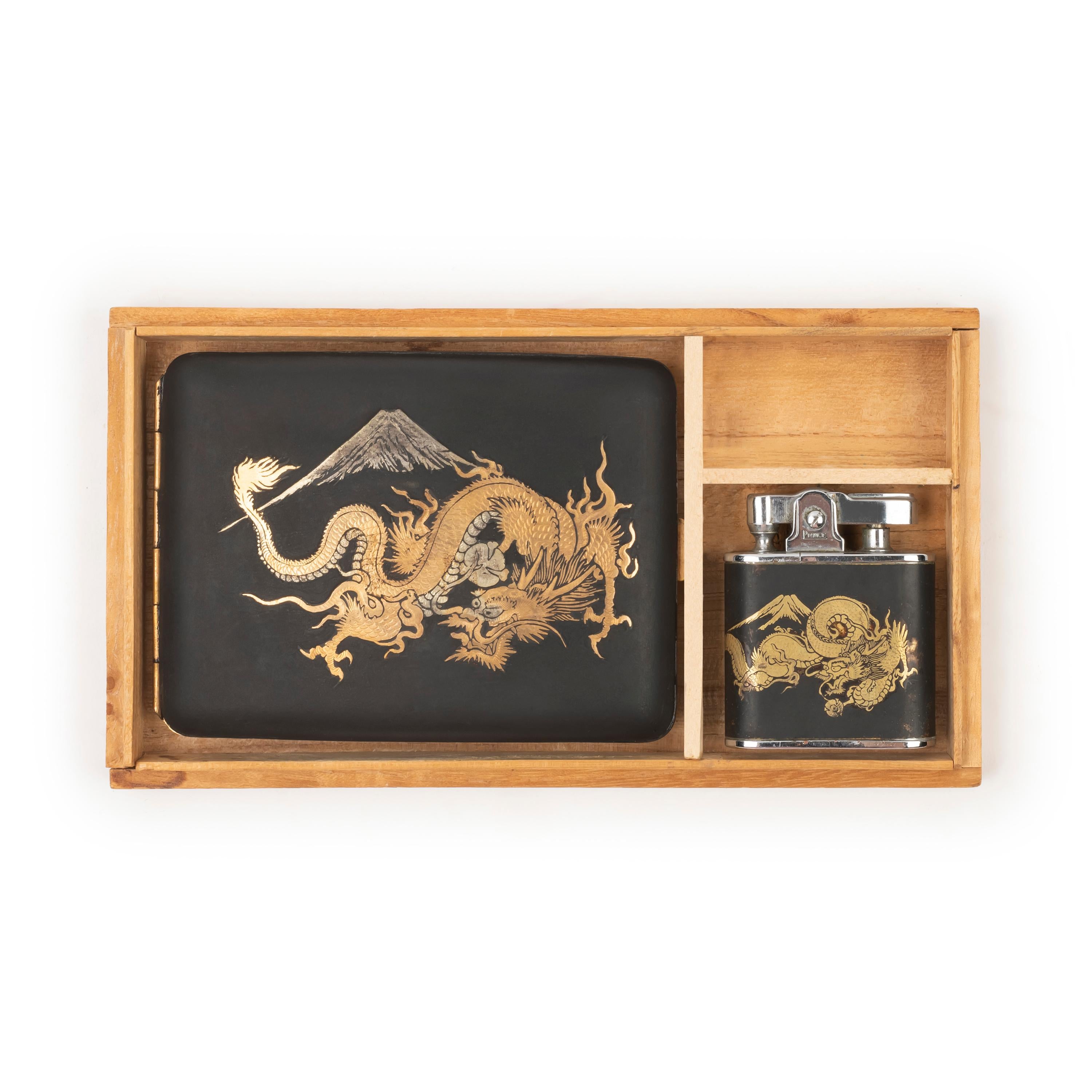 Étui et briquet vintage Komai Damascene en or jaune décoré de dragons de la Seconde Guerre mondiale en vente 1