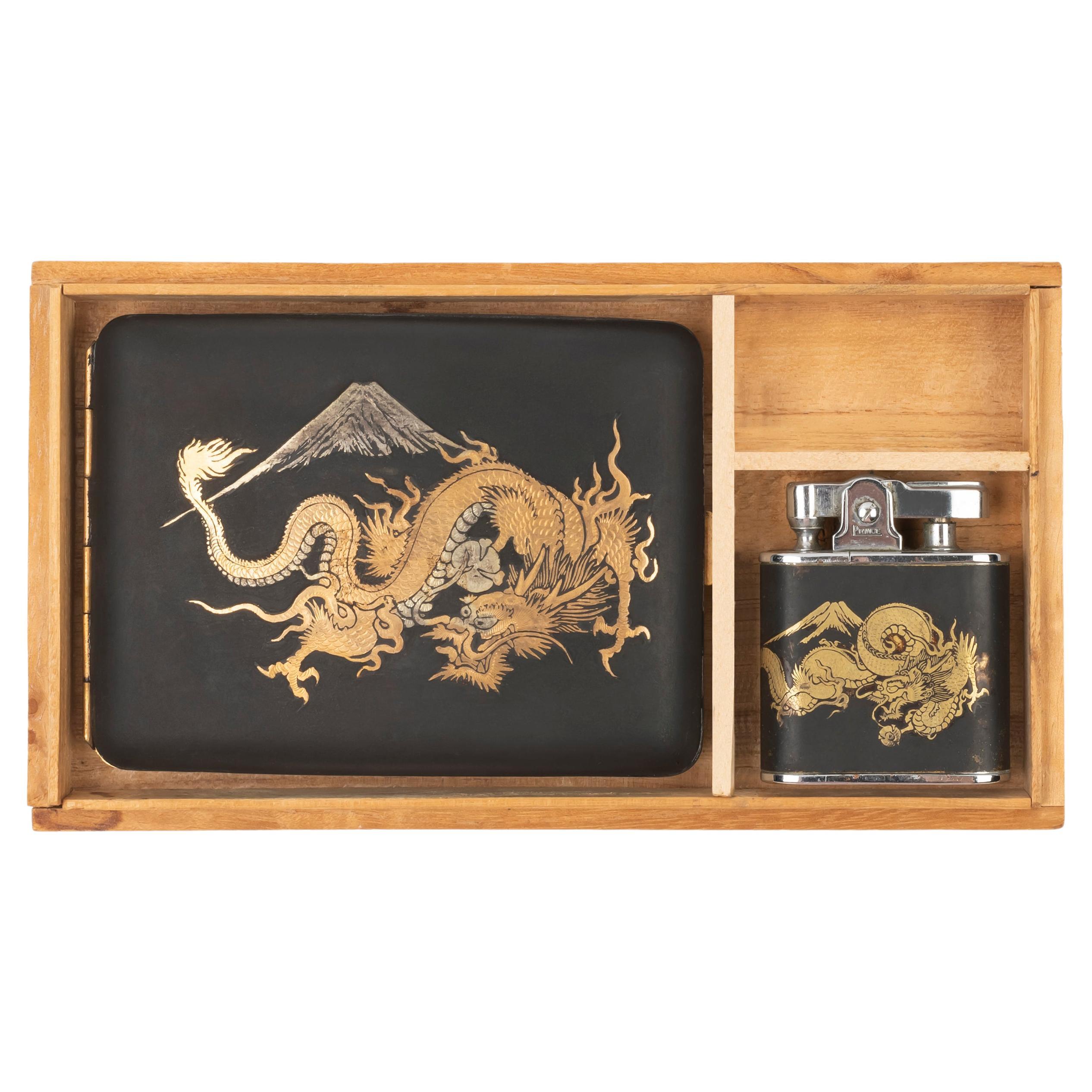 Étui et briquet vintage Komai Damascene en or jaune décoré de dragons de la Seconde Guerre mondiale en vente