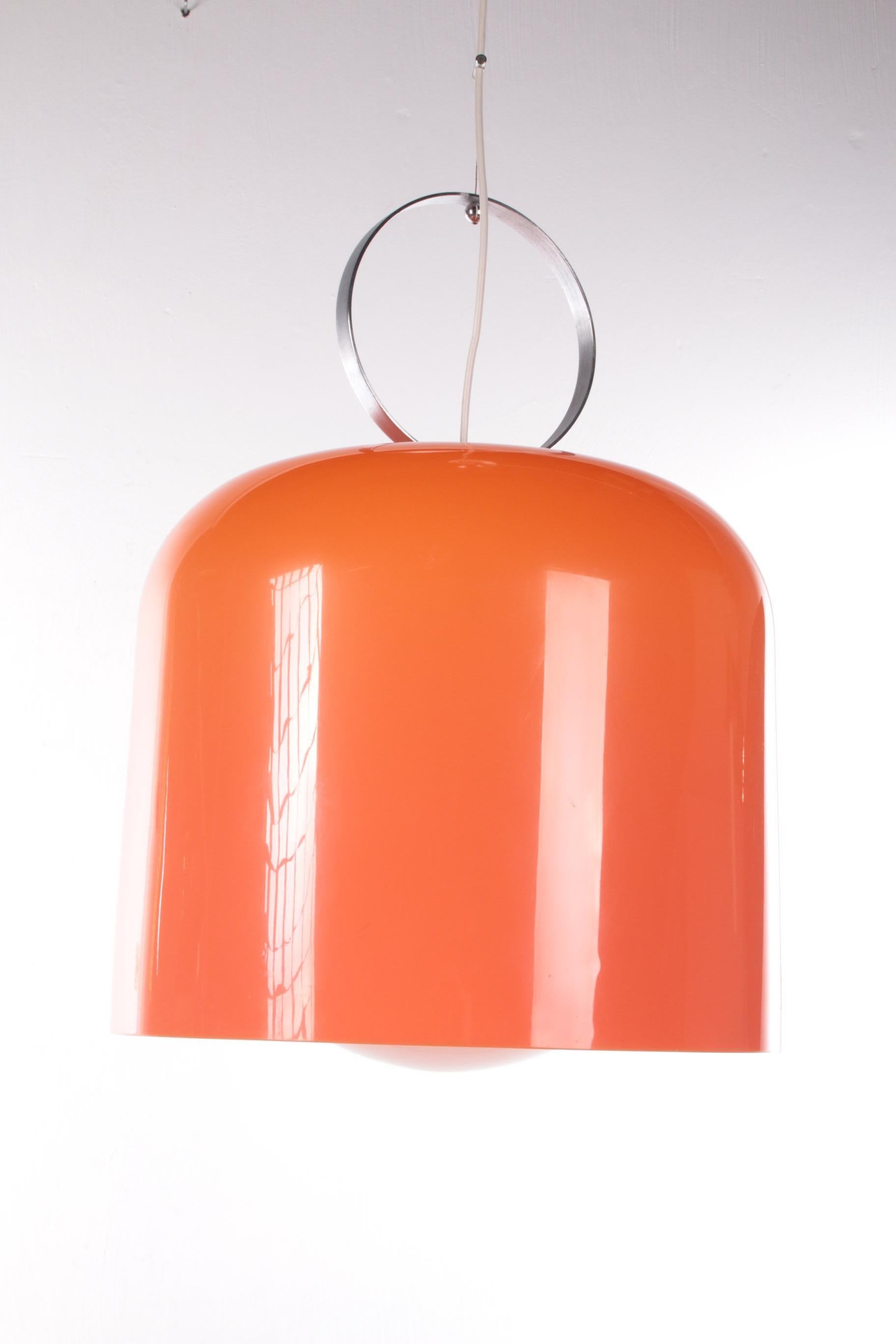 Lampada a sospensione Alvise d'epoca di Luigi Massoni & Massoni per Guzzini - Design anni '70

Scopri il fascino dell'illuminazione retrò con la lampada a sospensione XL Luigi Massoni, realizzata con cura da Guzzini negli anni Settanta. Questa