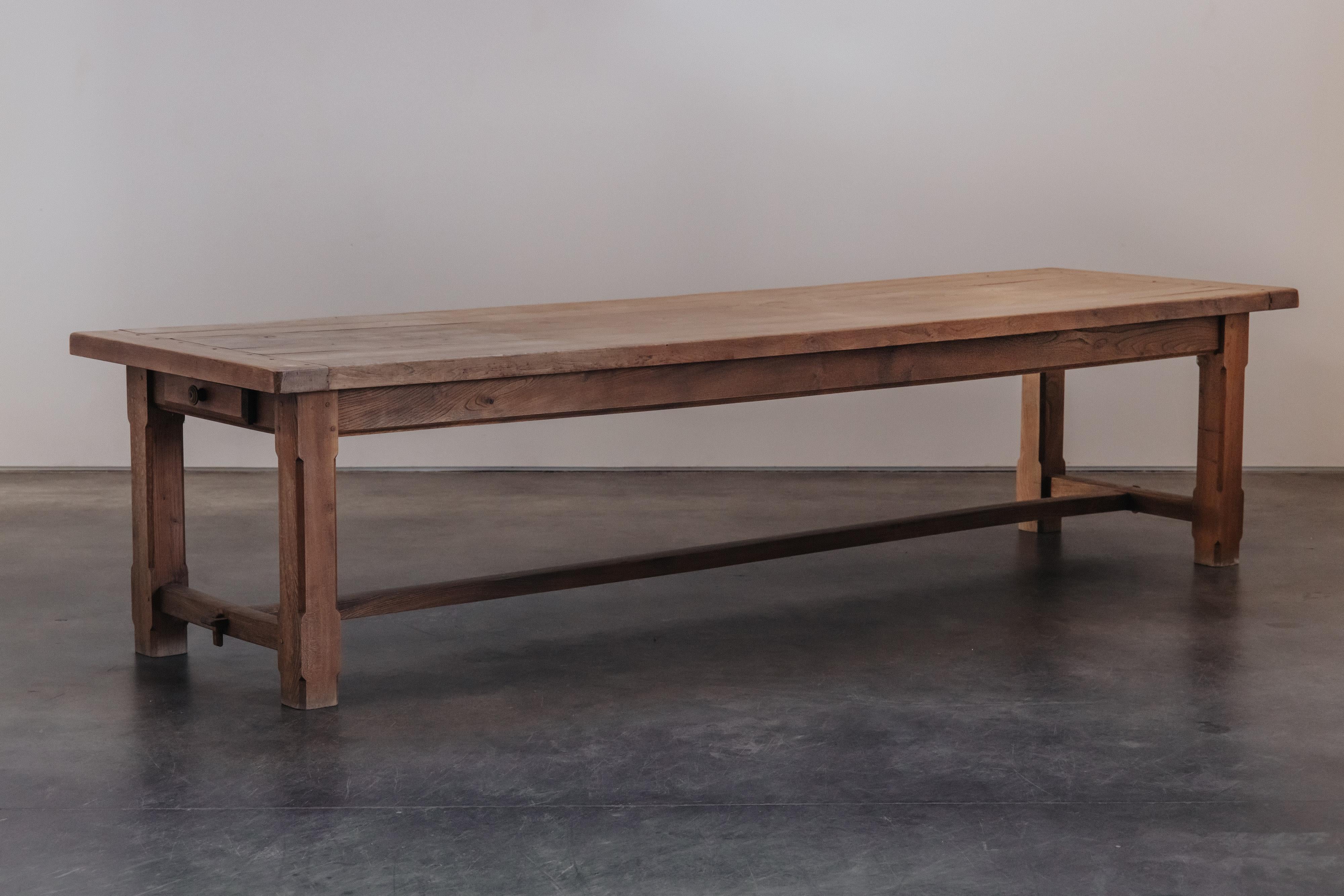 Mesa de granja vintage XL de roble procedente de Francia, circa 1940 mediados del siglo XX en venta