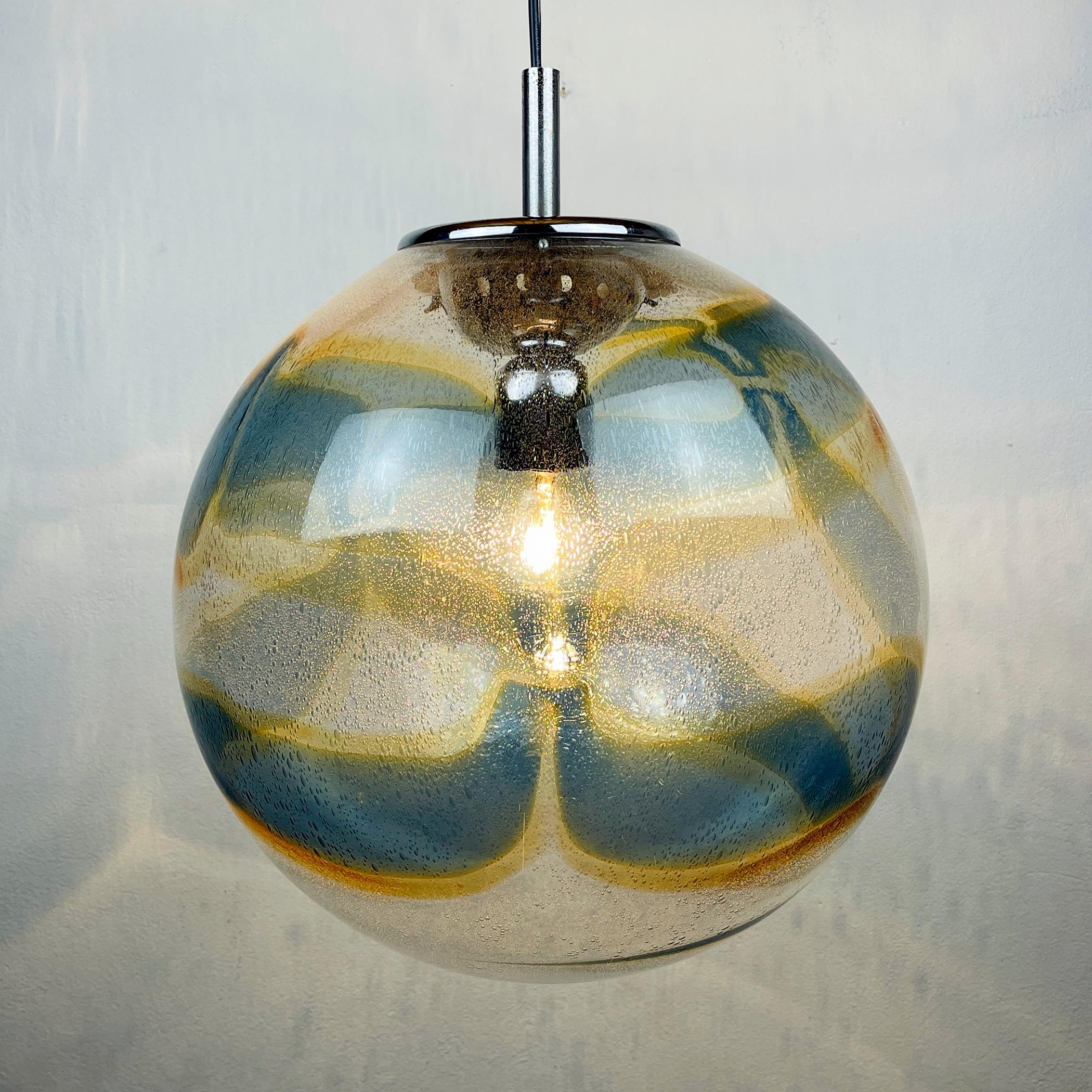 This large, beautiful vintage swirl Murano lamp by Vistosi was made in Italy in the 70s. A transparent glass shade with a 