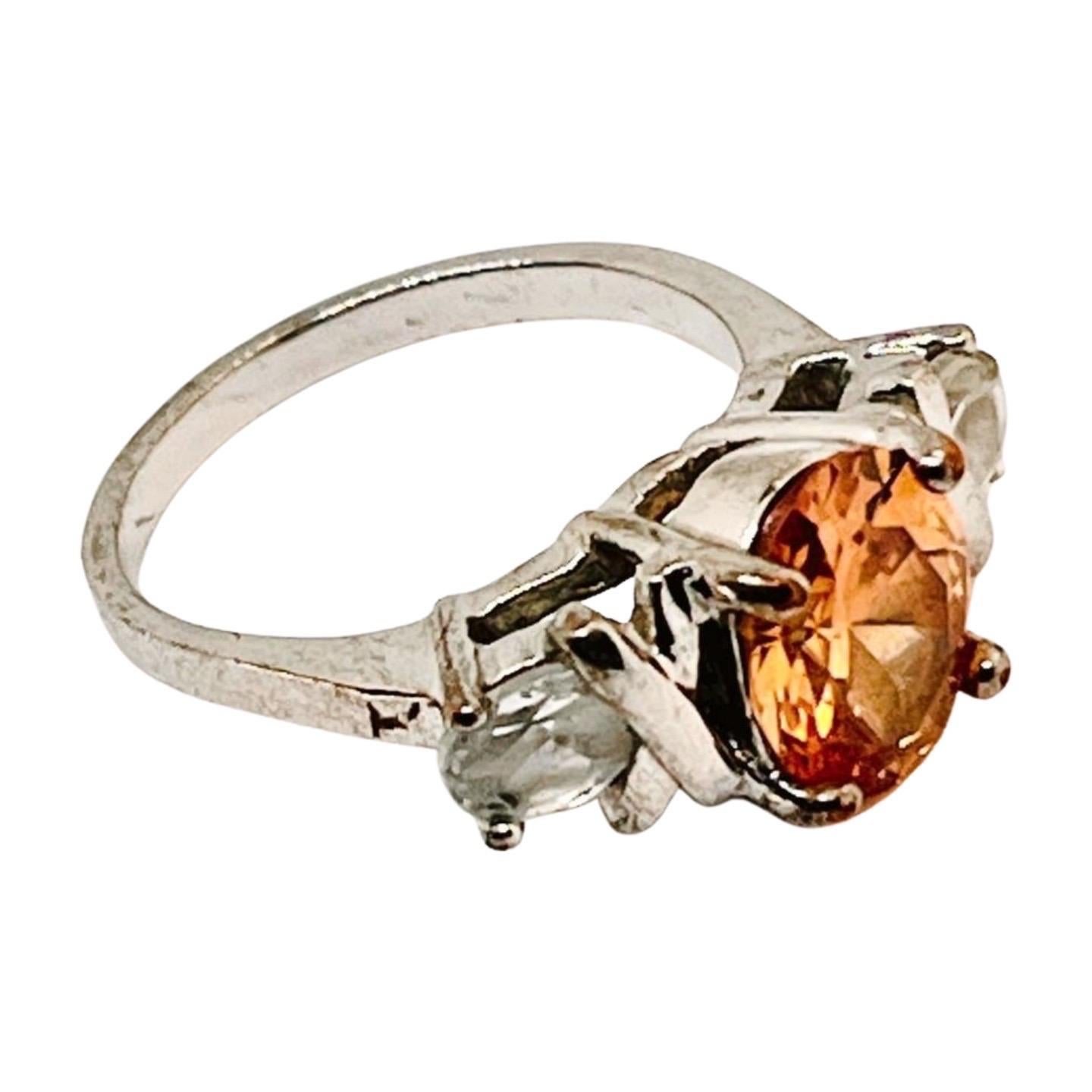 Anello XO vintage in arancione caldo e CZ trasparenti, montatura Hug & Kiss in ottone, misura 7,25 in vendita 1