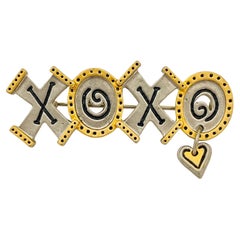 Broche vintage XOXO en or et argent de créateur 