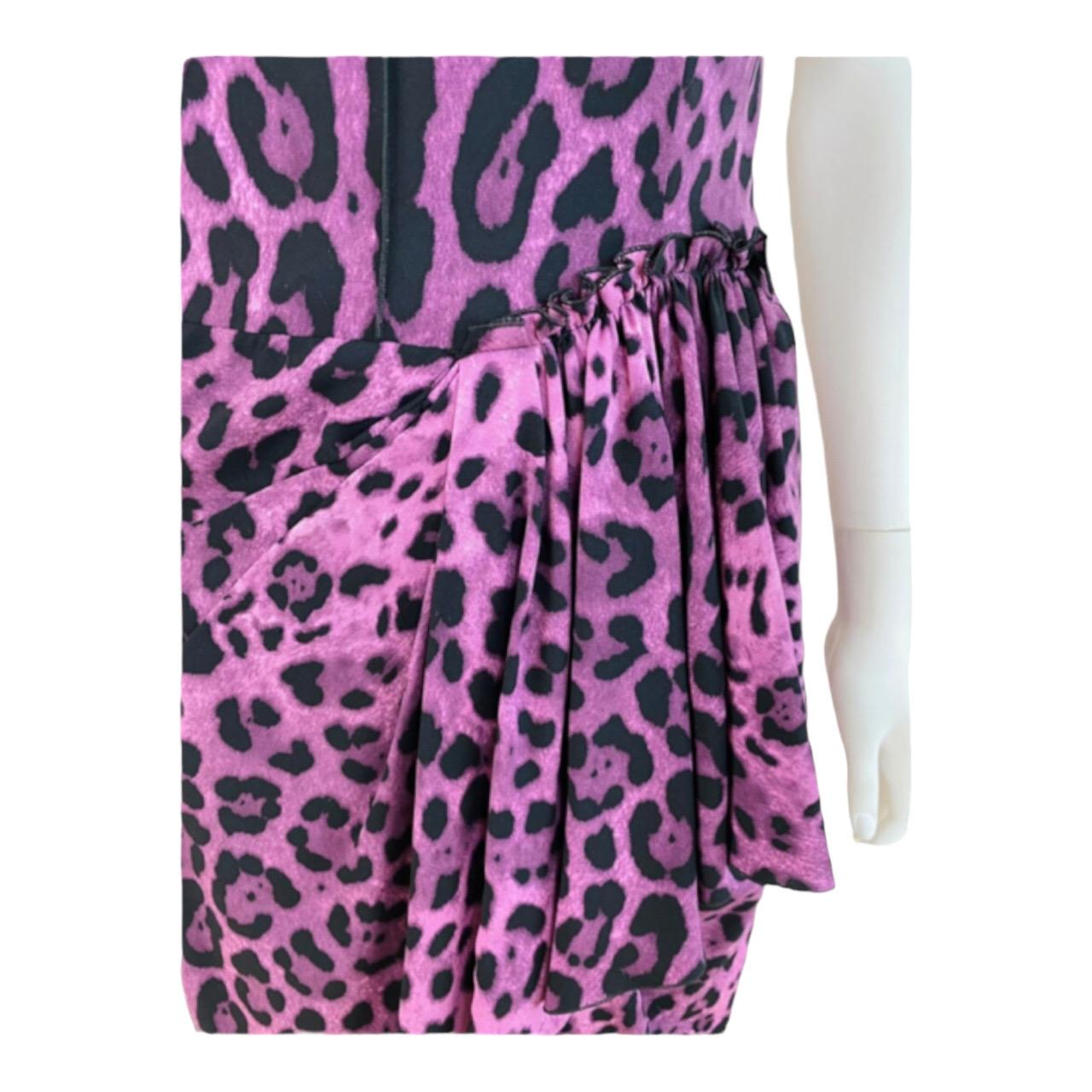 Women's Vintage Y2K Dolce + Gabbana Silk Purple Leopard Animal Print Fitted Dress For Sale