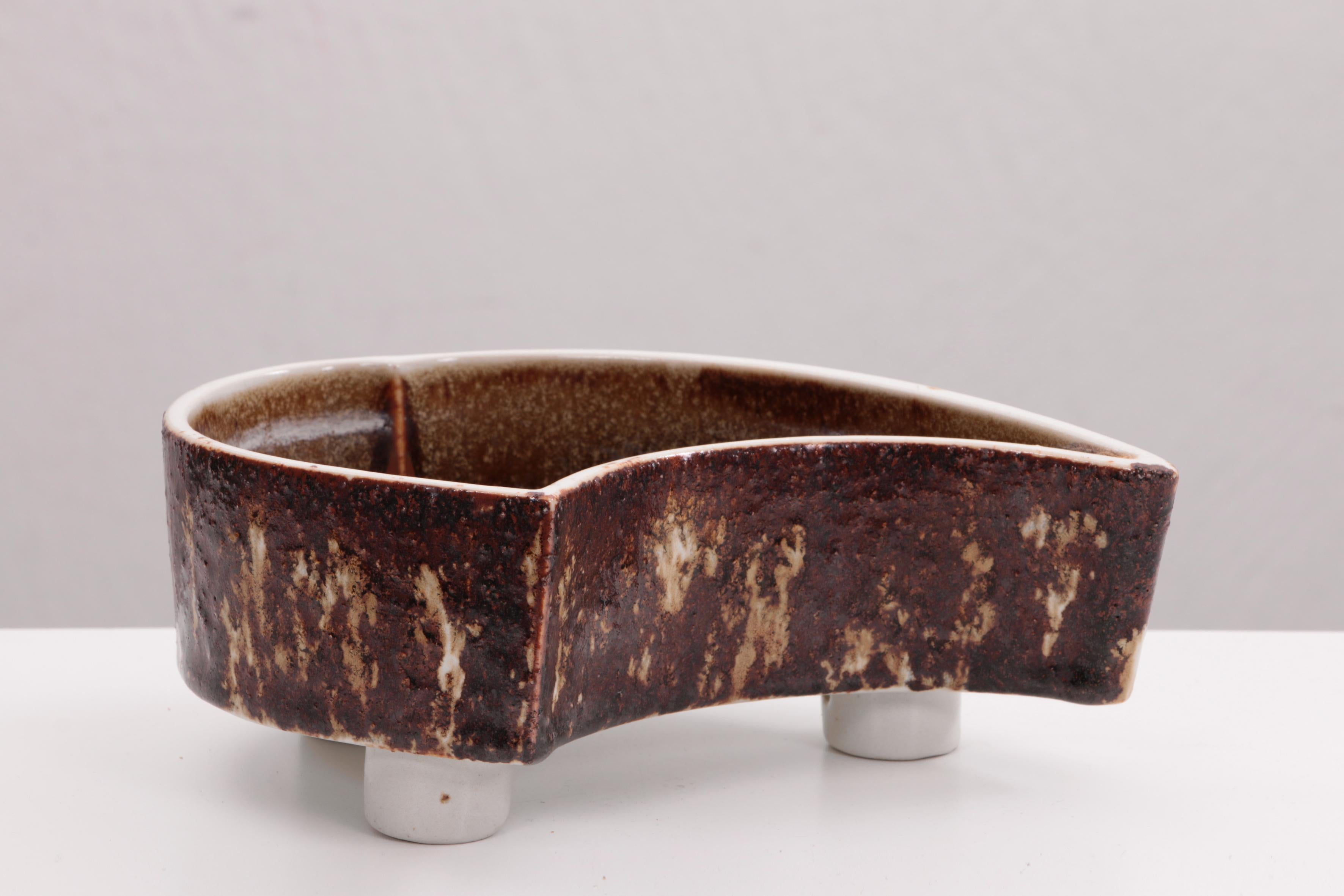 Vintage Ikebana bowl from Yamasan.

The glaze has a rich brown color and resembles highly granular tree bark.

Ikebana is the art of Japanese flower arranging and this bowl would fit in very well. The shell is great in shape.

Marked with 253.