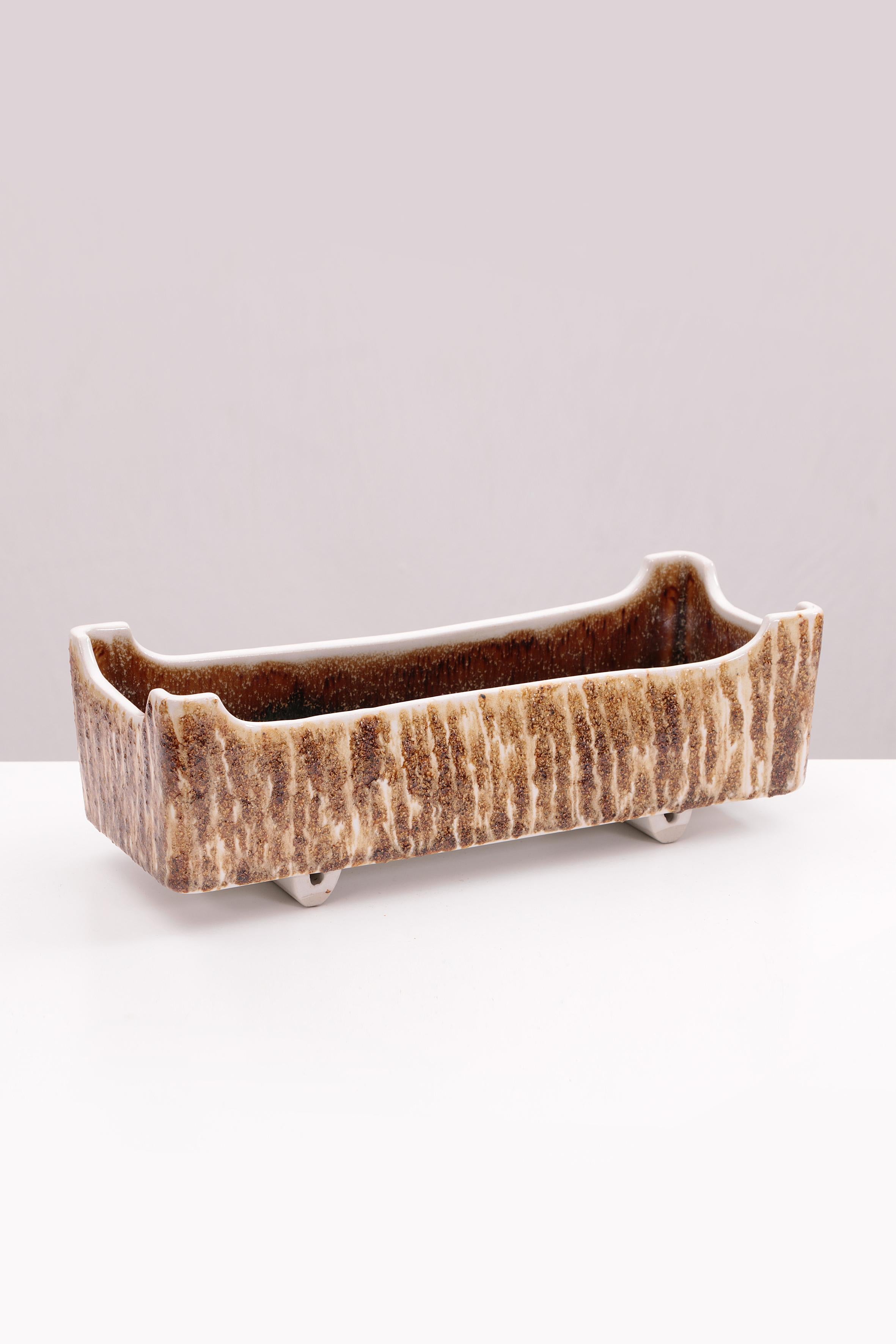 Vintage Yamasan Ikebana bowl beautiful ceramic from Japan 1960s.


Vintage Ikebana bowl from Yamasan.

The glaze has a rich brown color.

Ikebana is the art of Japanese flower arranging and this bowl would fit in very well. The bowl has a