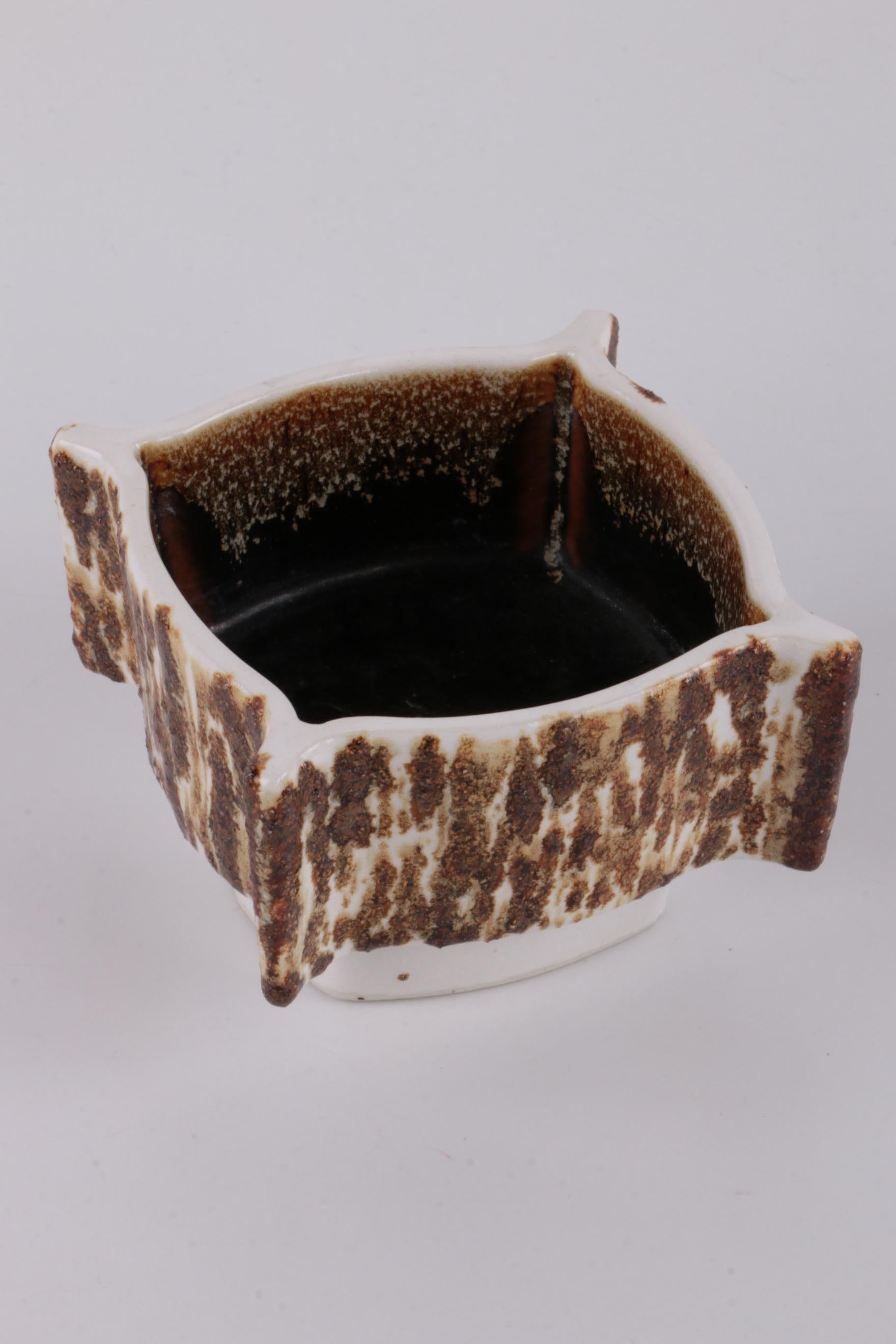 Vintage Yamasan Ikebana bowl beautiful ceramics from Japan 1960s


Vintage Ikebana bowl from Yamasan.

The glaze has a rich brown color and resembles highly grained tree bark.

Ikebana is the art of Japanese flower arranging and this bowl