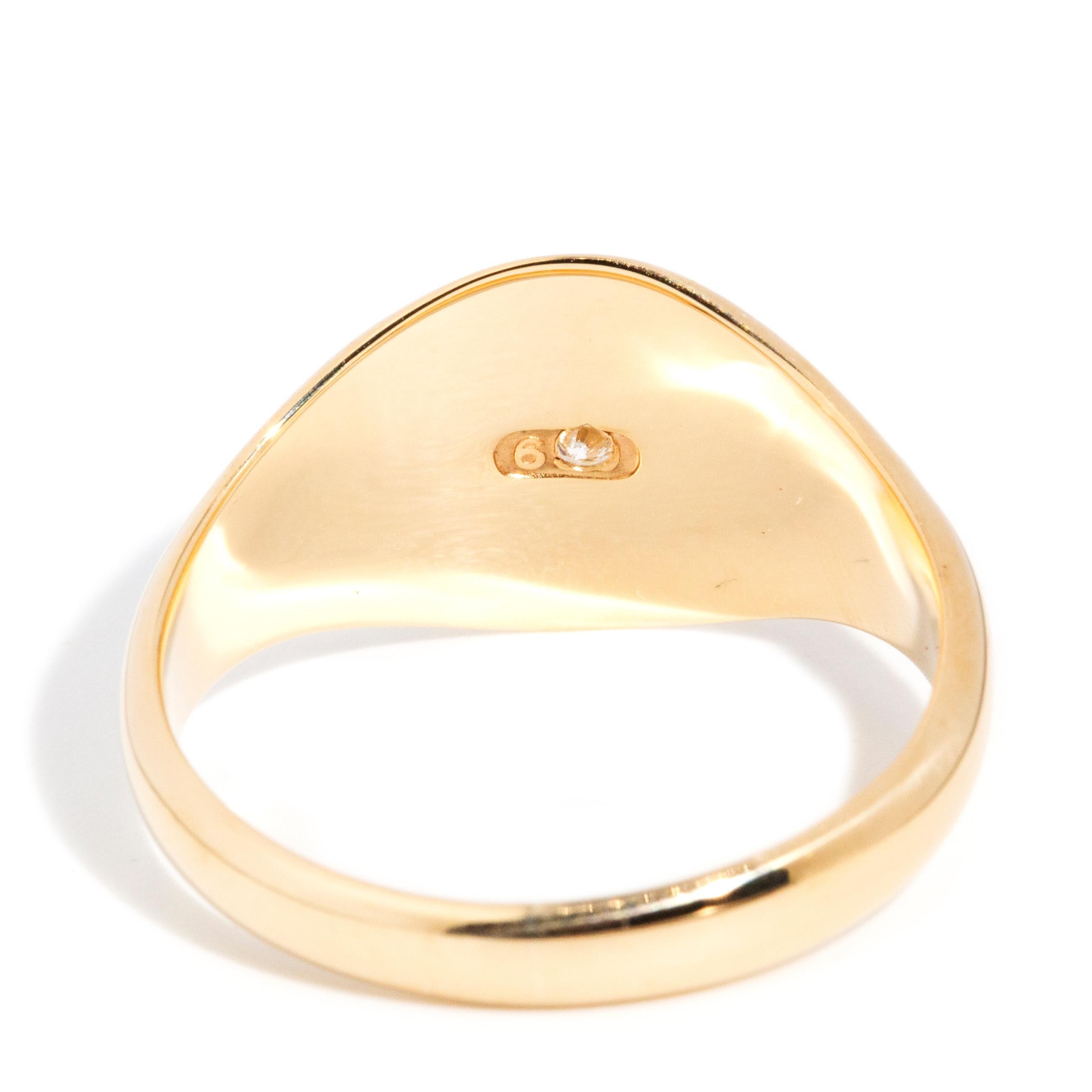Vintage Year 1974 Hallmarked Star Set Diamond Signet Ring 9 Carat Yellow Gold 6