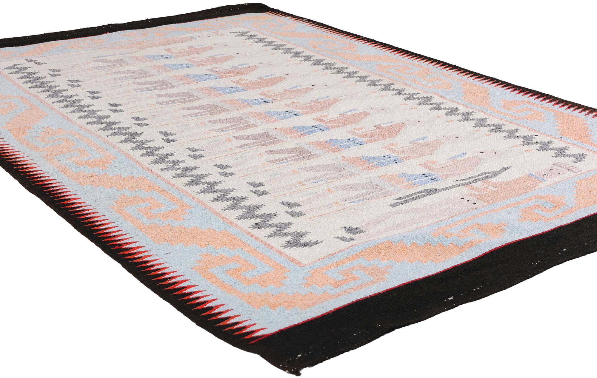 78934 Tappeto vintage in stile Navajo Yeibichai, 04'09 x 07'00. Questo affascinante tappeto kilim vintage in cotone tessuto a mano in stile Navajo raffigura splendidamente una danza cerimoniale sacra nota come cerimonia Yei Bi Chei o Nightway, un