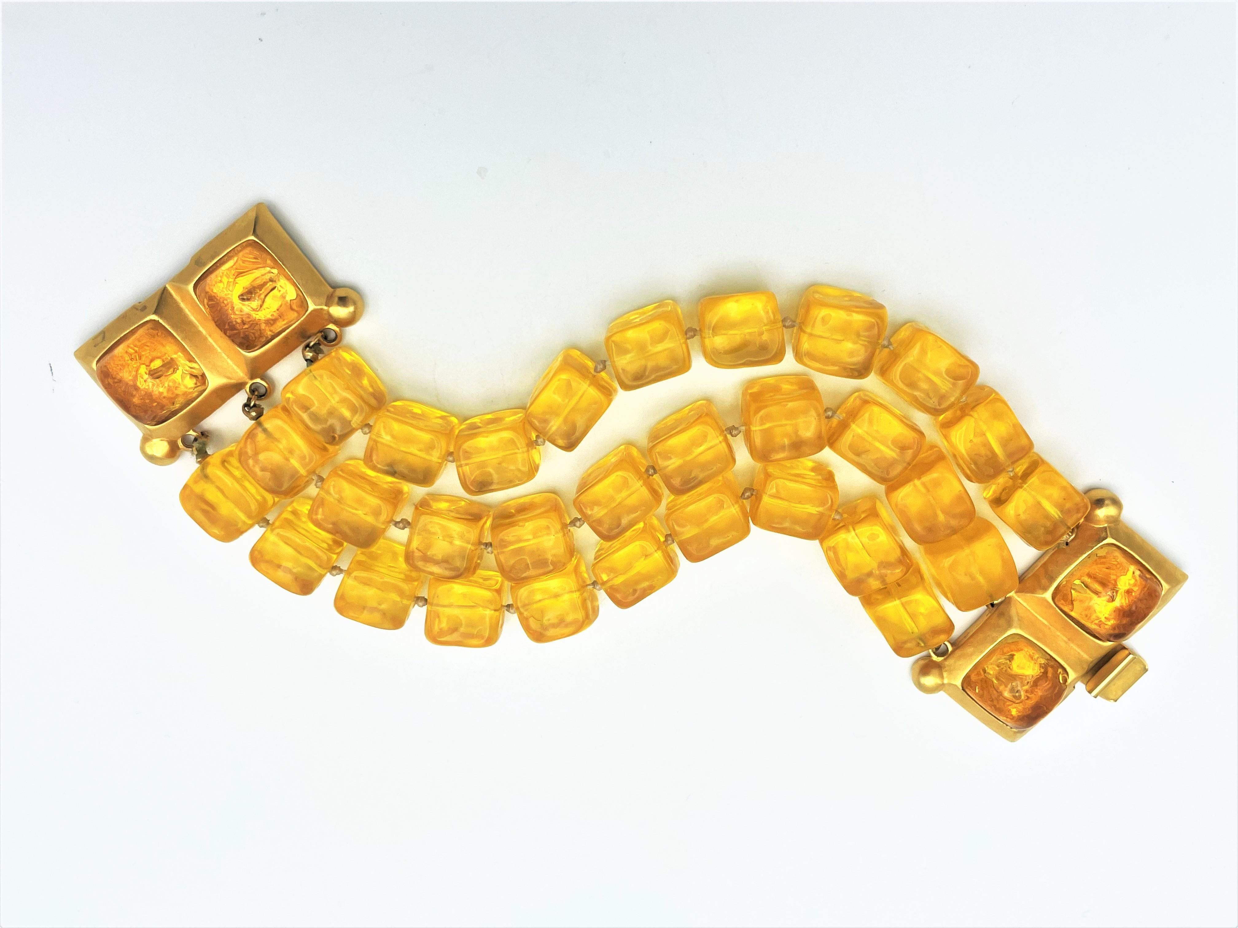 Very decorative yellow 3 row bracelet consisting of 10 transparent yellow cube. Lare closure with 2 cubes each. It fits a slightly larger wrist very well.

Measurement:  Full length of the bracelet 22 cm, each cube approx. 1,2 x 1,4 cm. Closed lock