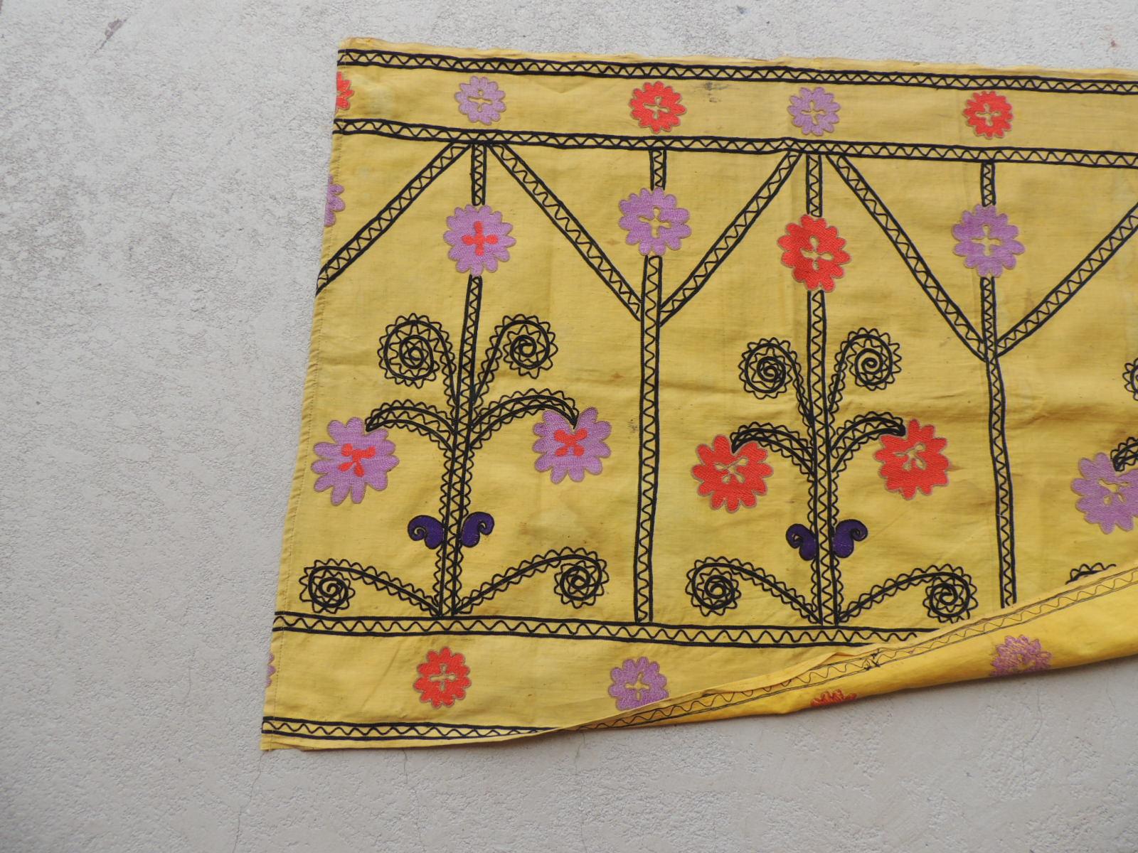Vintage Gelb und Schwarz Stickerei Suzani Textil Panel (Handgefertigt)