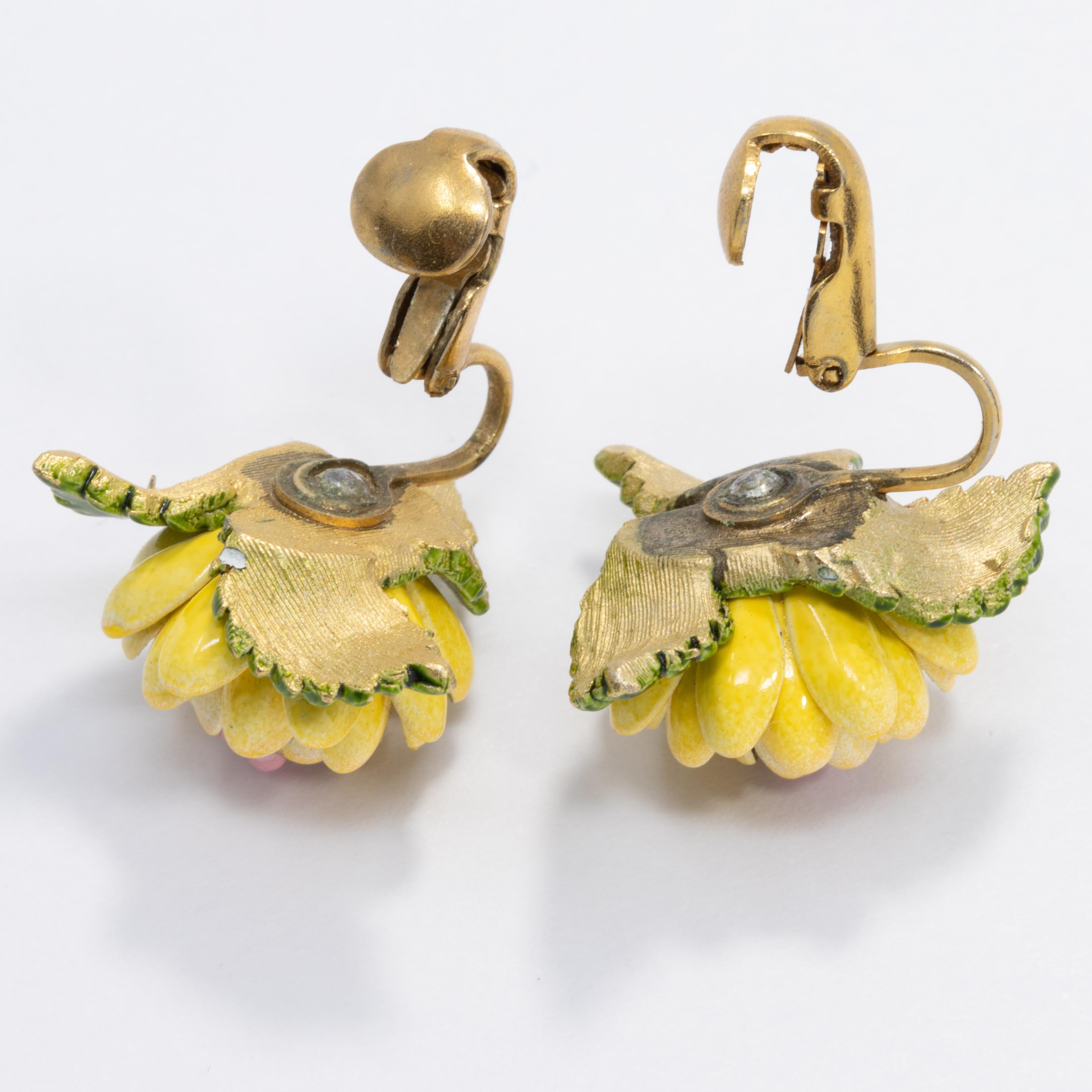 Women's or Men's Vintage Yellow and Pink Flower Enamel Gold Plated Set, Pin and Clip on Earrings For Sale