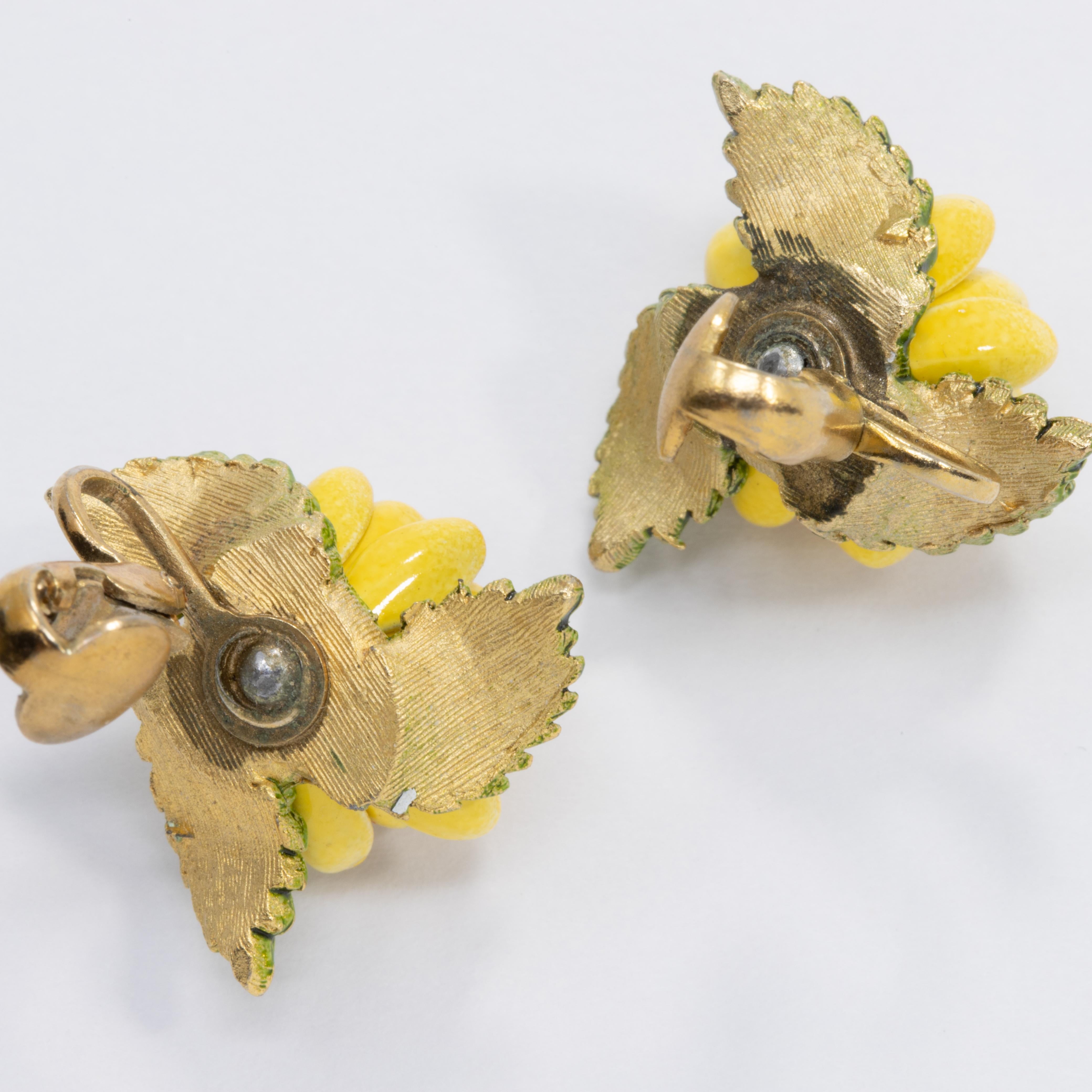 Vintage Yellow and Pink Flower Enamel Gold Plated Set, Pin and Clip on Earrings For Sale 1