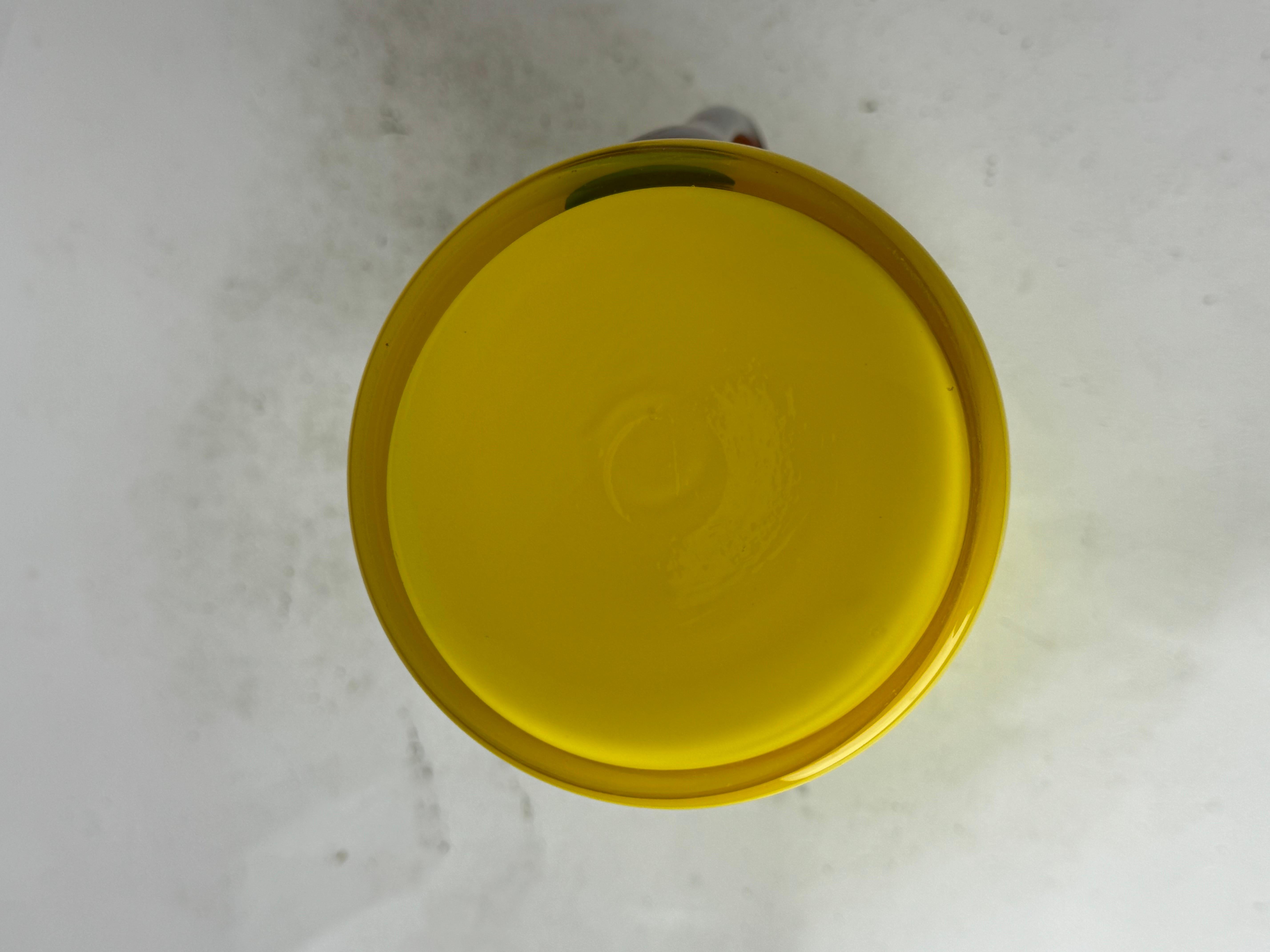 Jarra Vintage Empoli de Vidrio Italiano Amarillo y Rojo Envasado en venta 1