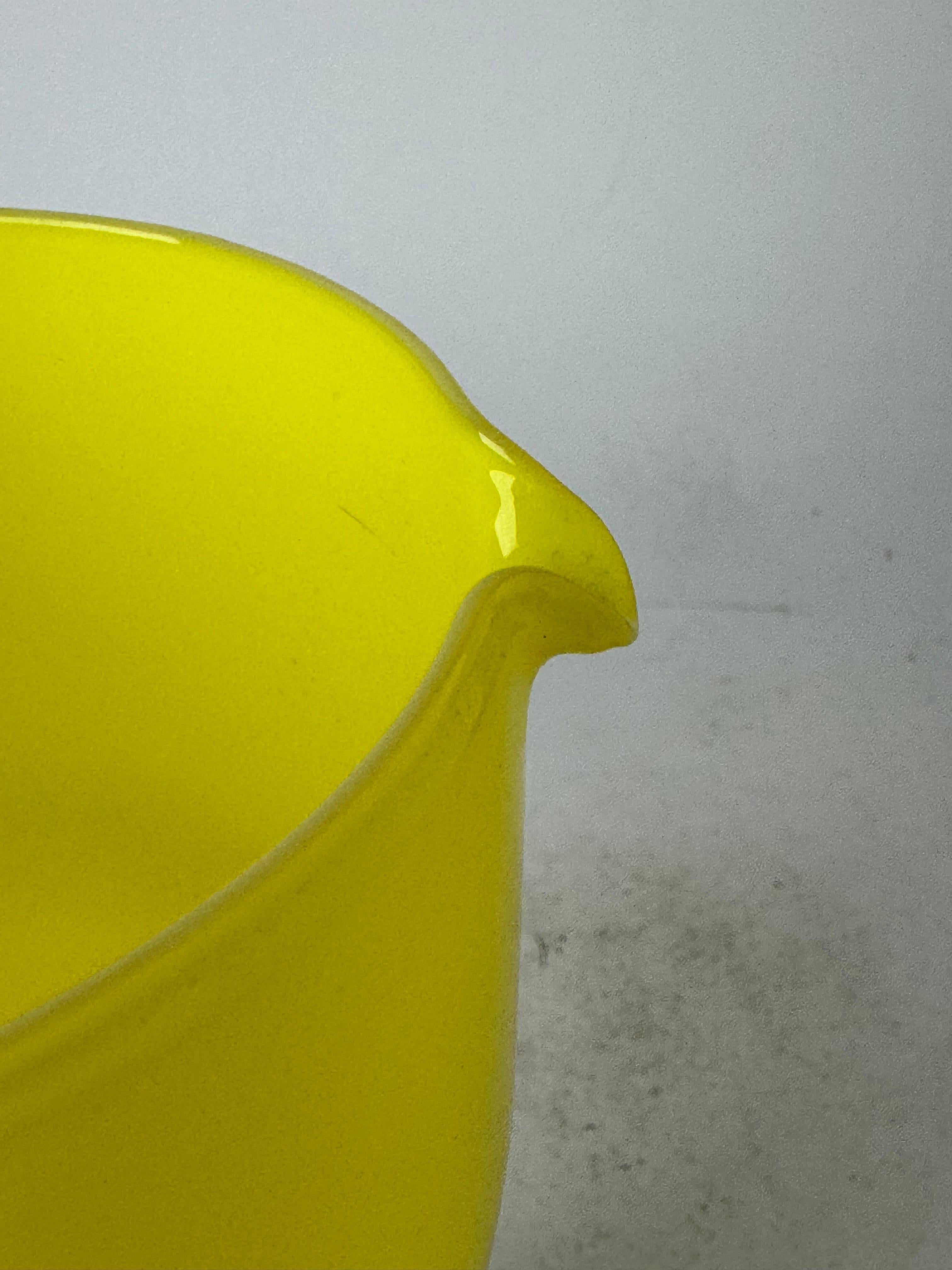 Jarra Vintage Empoli de Vidrio Italiano Amarillo y Rojo Envasado en venta 2