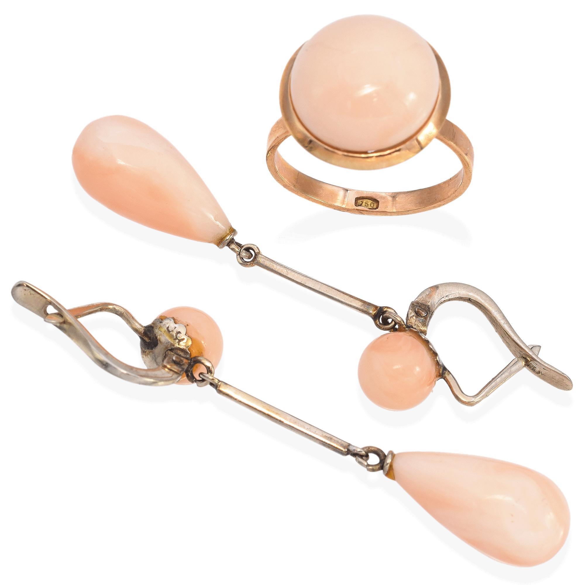 Rétro Set di orecchini e anelli in oro giallo e bianco d'epoca con corallo pelle d'angelo in vendita